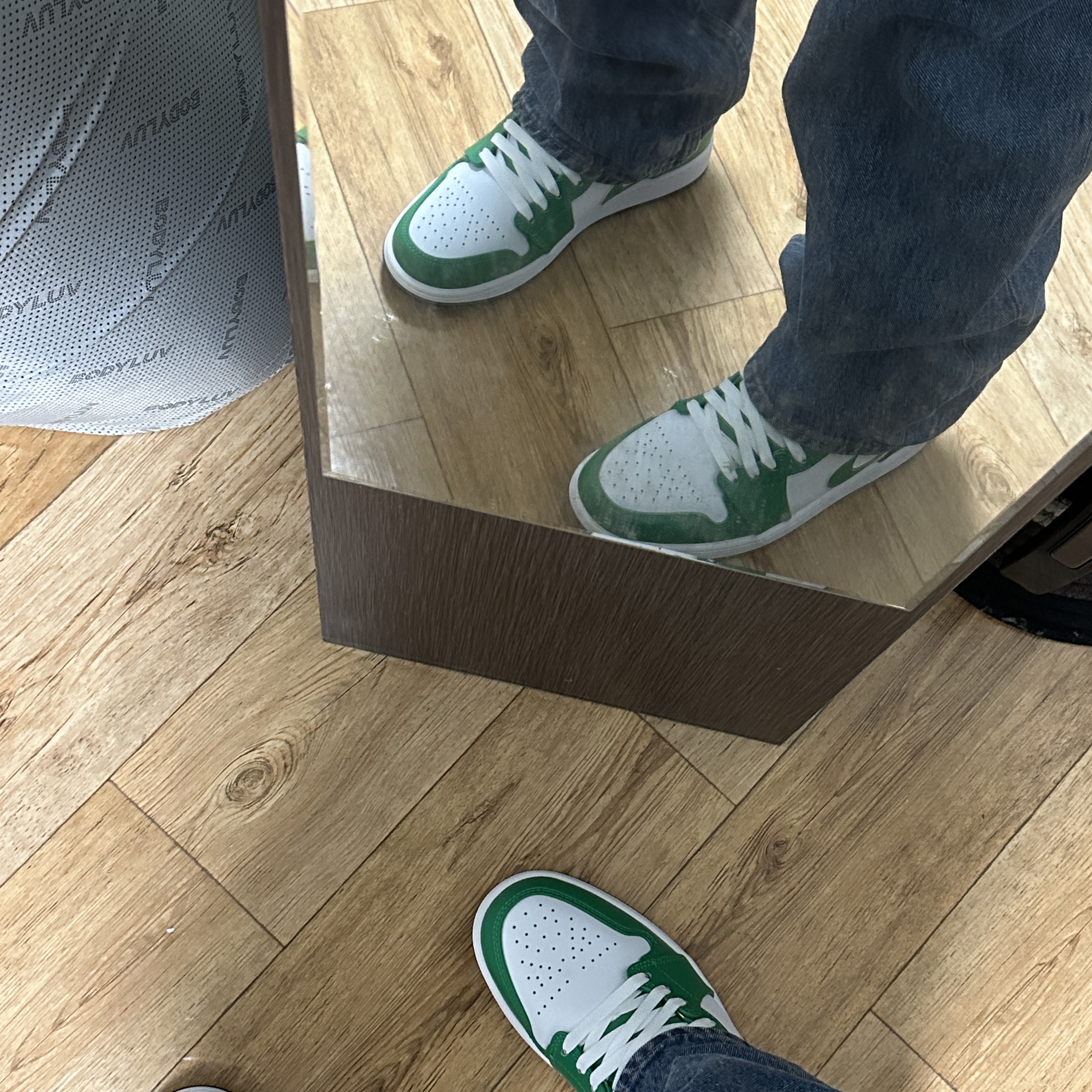 Jordan 1 Mid Lucky Green 착용 스타일