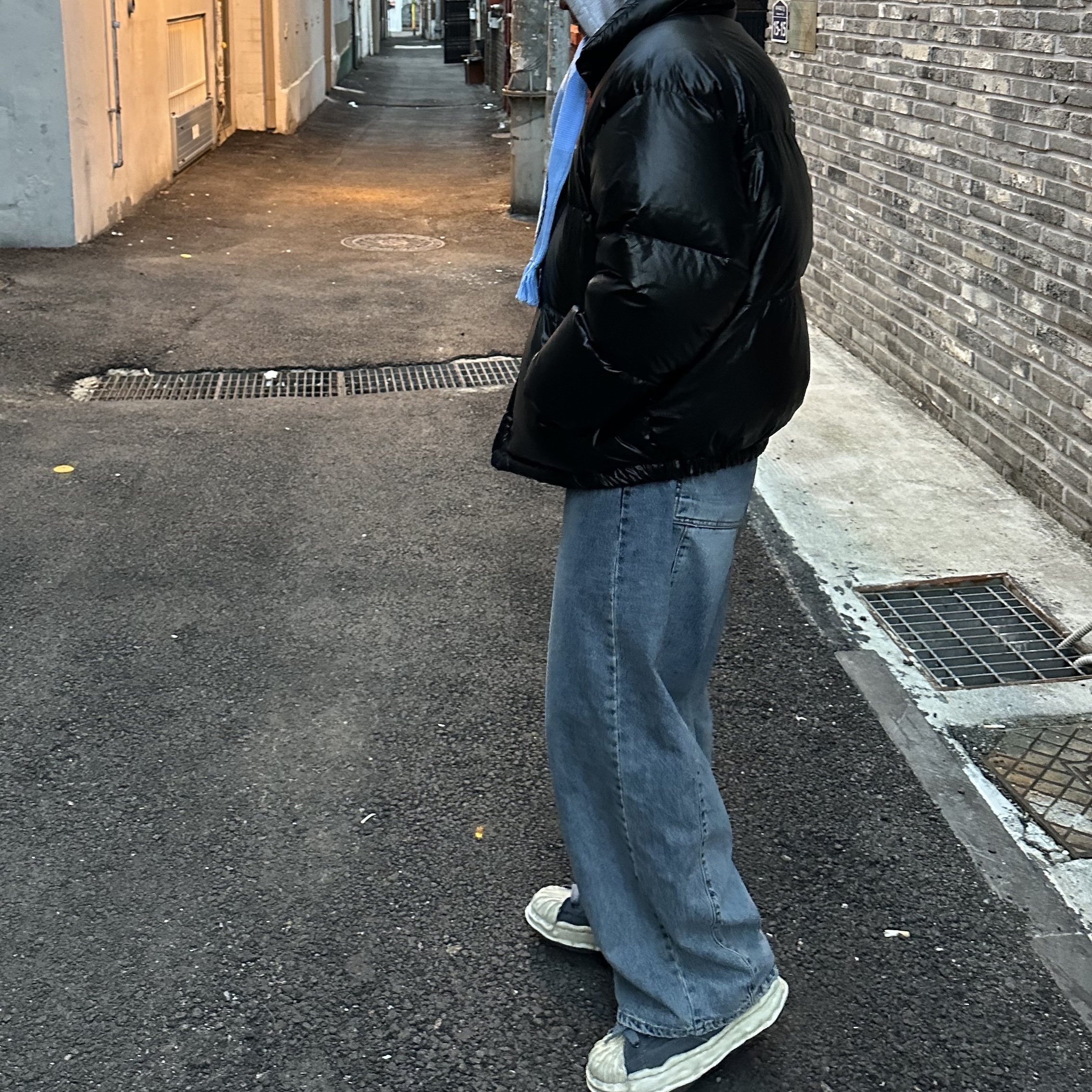 Maison Mihara Yasuhiro Blakey OG Sole Canvas Over Dyed Low-top Sneakers Black 착용 스타일 - 1
