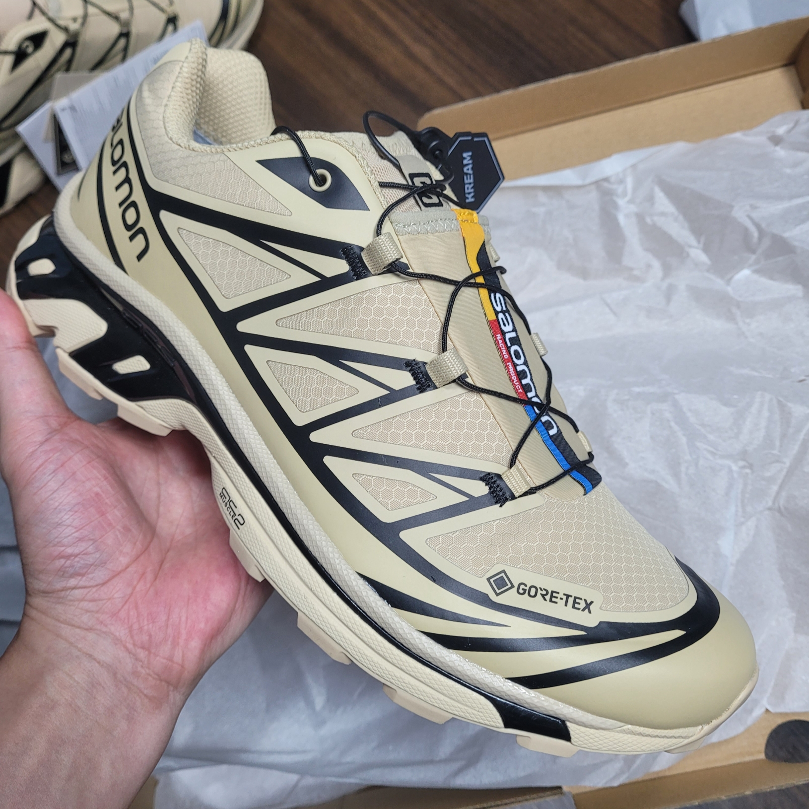 Salomon XT-6 GTX Safari Black 착용 스타일 - 1