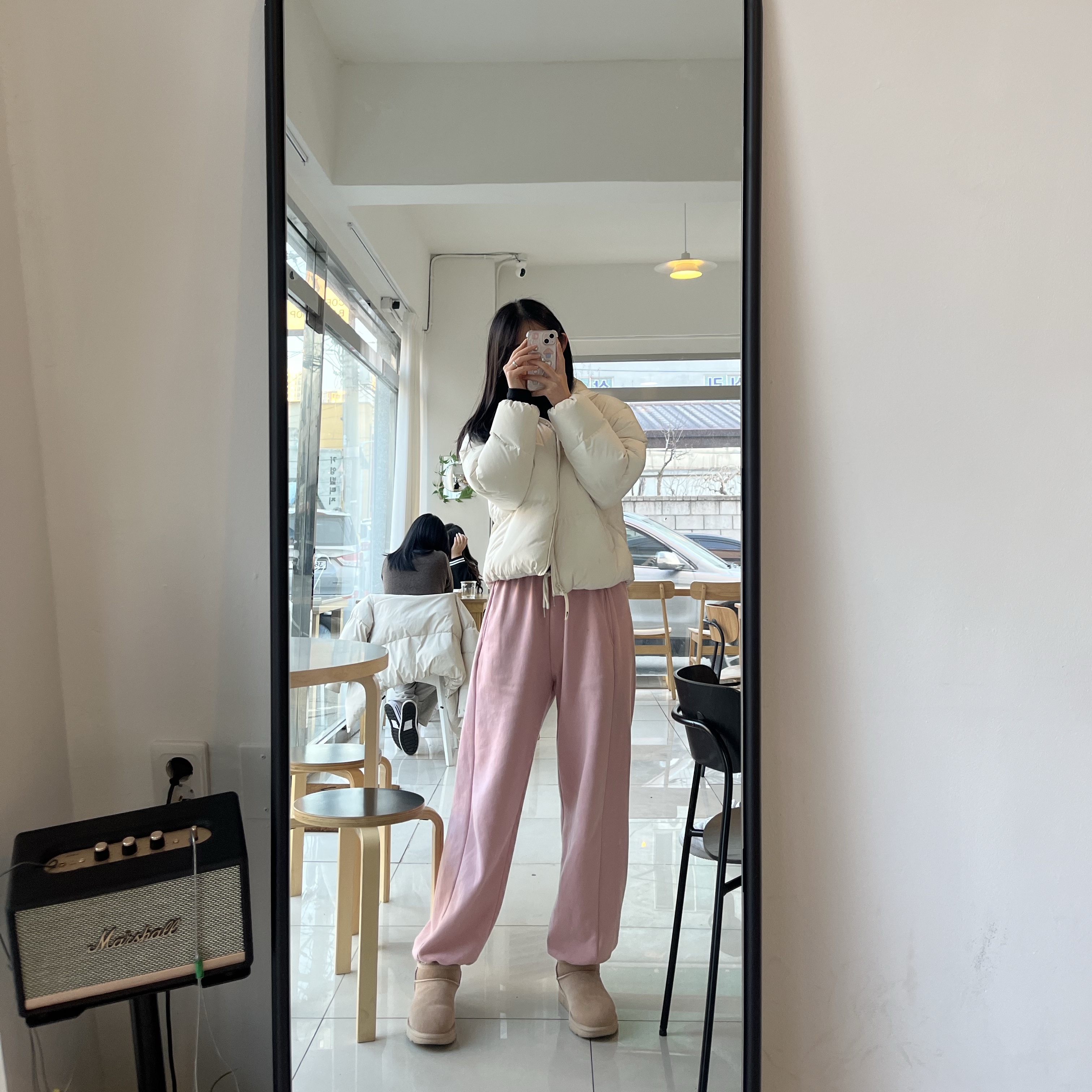 (W) UGG Classic Ultra Mini Boots Sand 착용 스타일