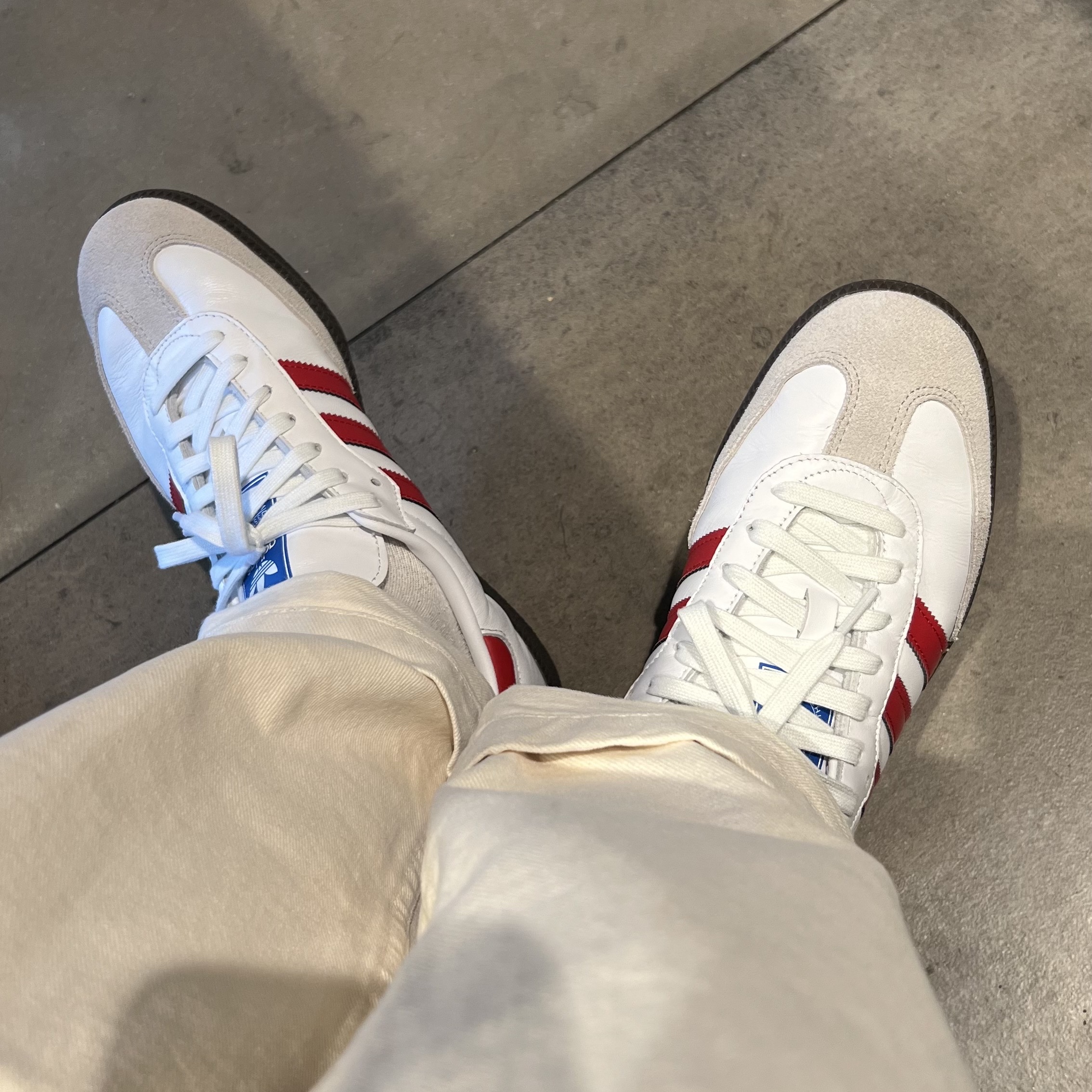 Adidas Samba OG White Better Scarlet 착용 스타일