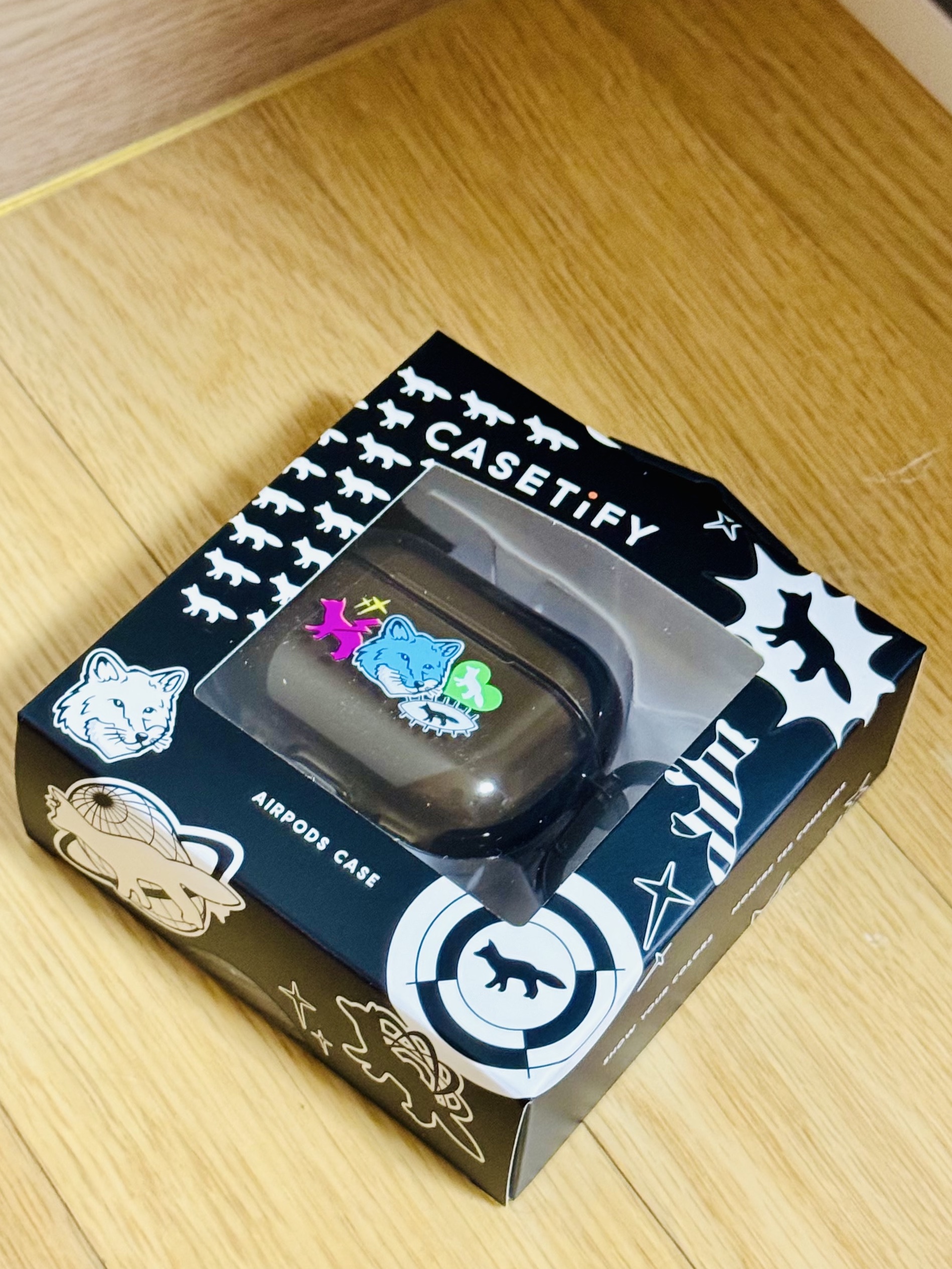 Casetify x Maison Kitsune Stickers AirPods Pro 1st/2nd Gen Impact Case Black 착용 스타일