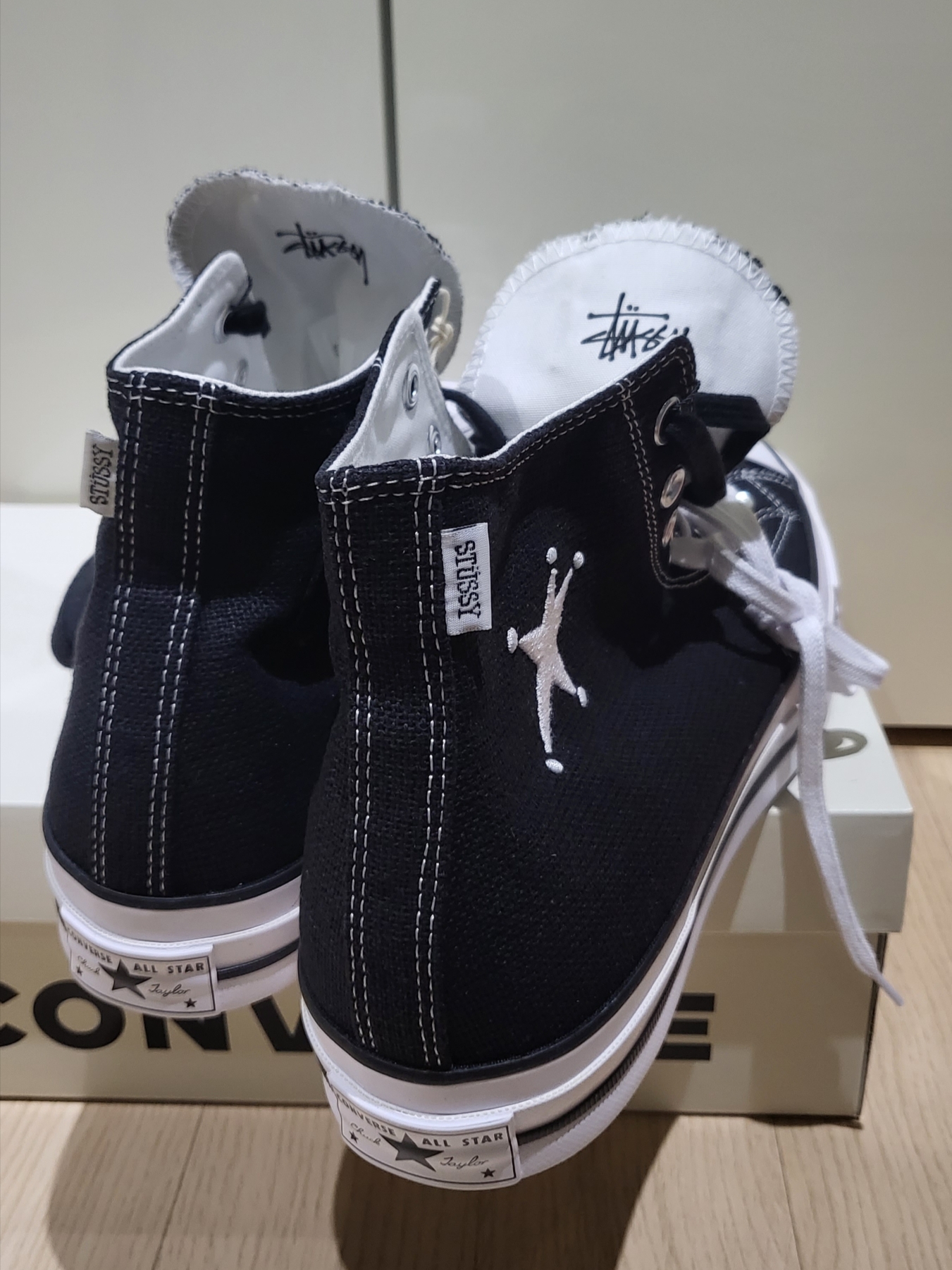 Converse x Stussy Chuck 70 High Black 착용 스타일 - 4