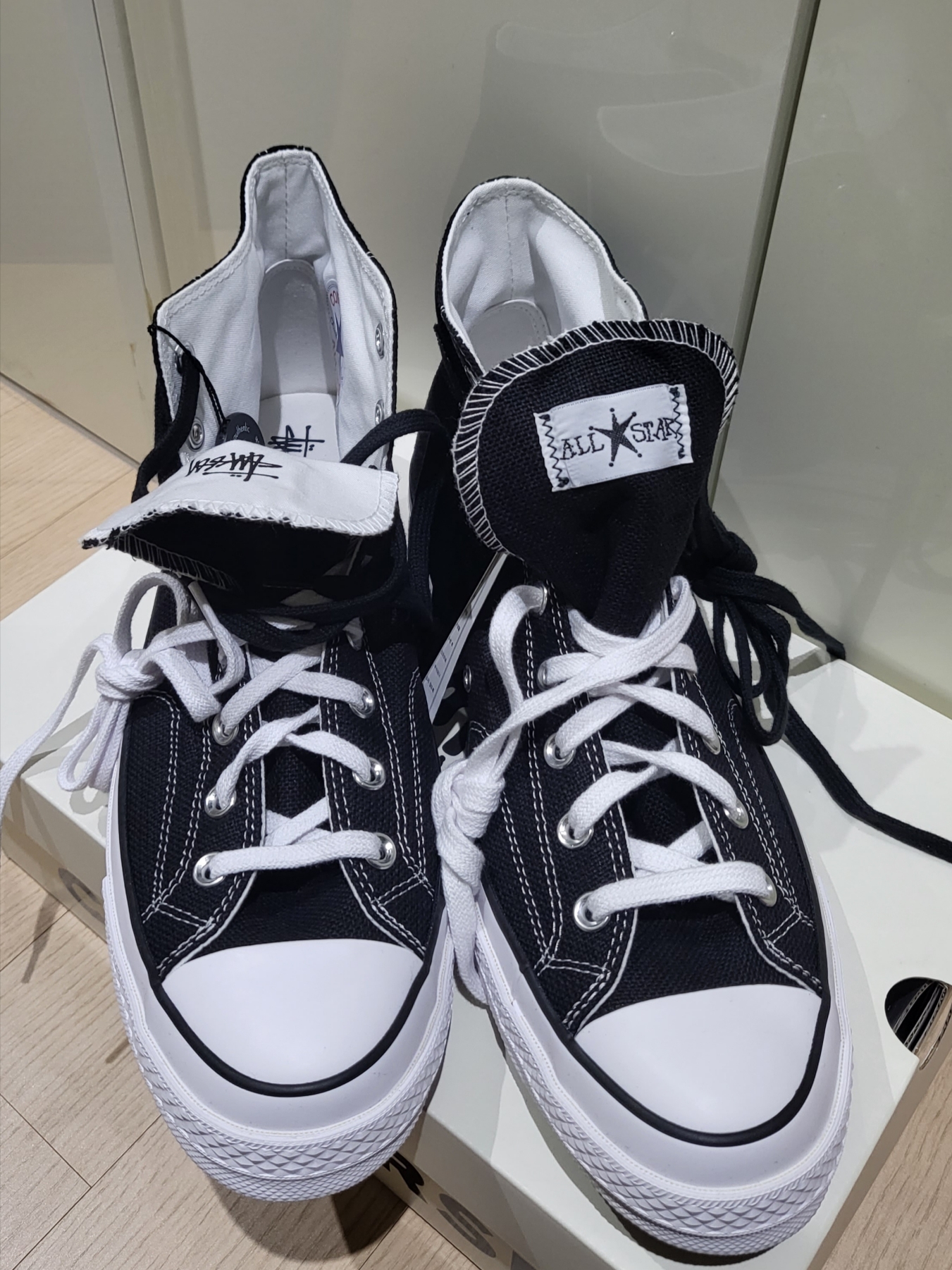 Converse x Stussy Chuck 70 High Black 착용 스타일 - 3