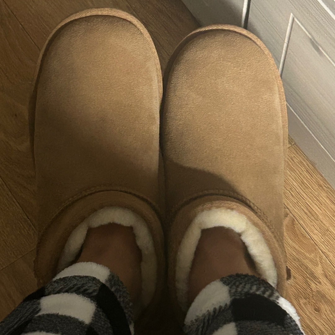 (Kids) UGG Classic Ultra Mini Boots Chestnut 착용 스타일