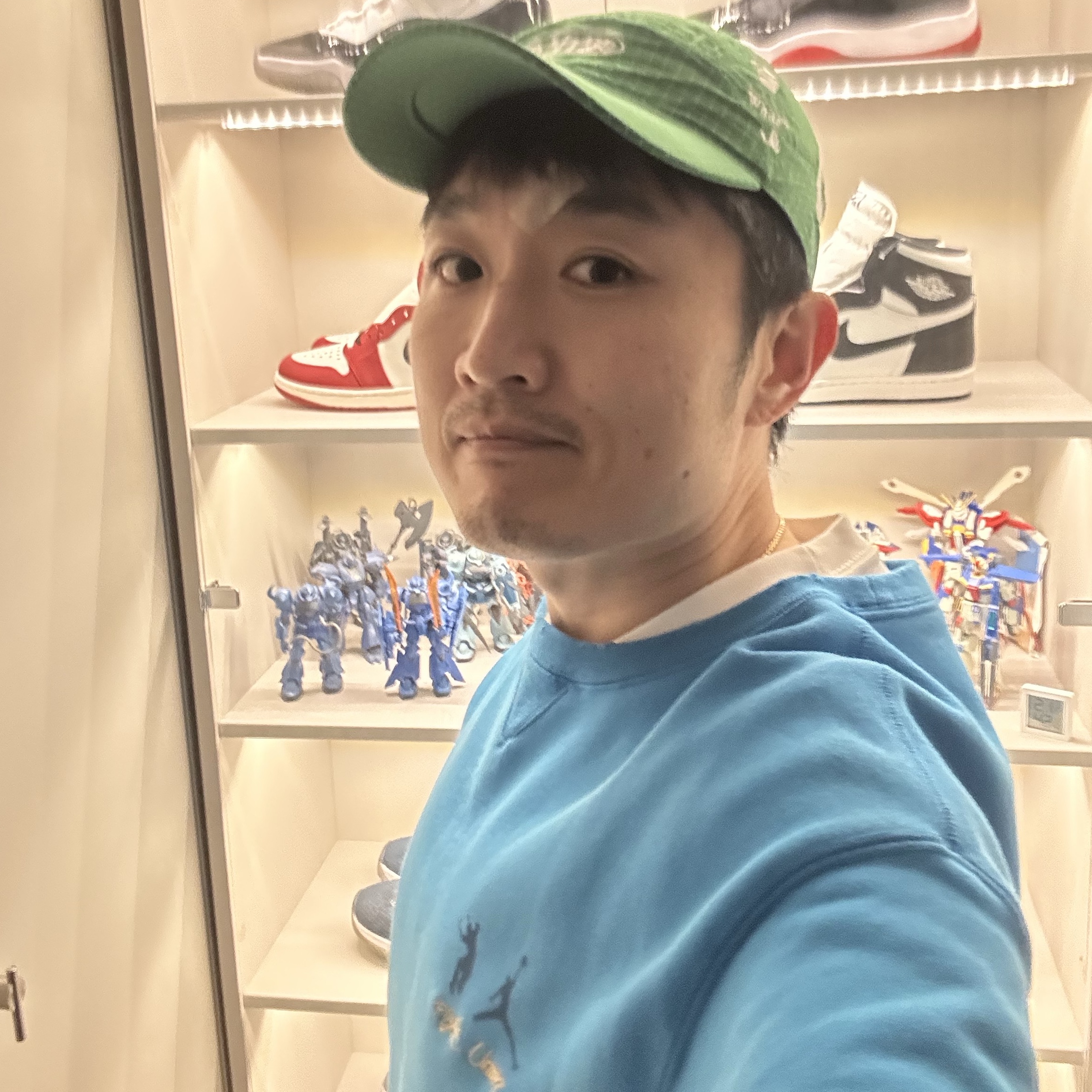 Nike x Off-White Fly Cap Kelly Green, Jordan x Union Fleece Crew Equater Blue - Asia 착용 스타일