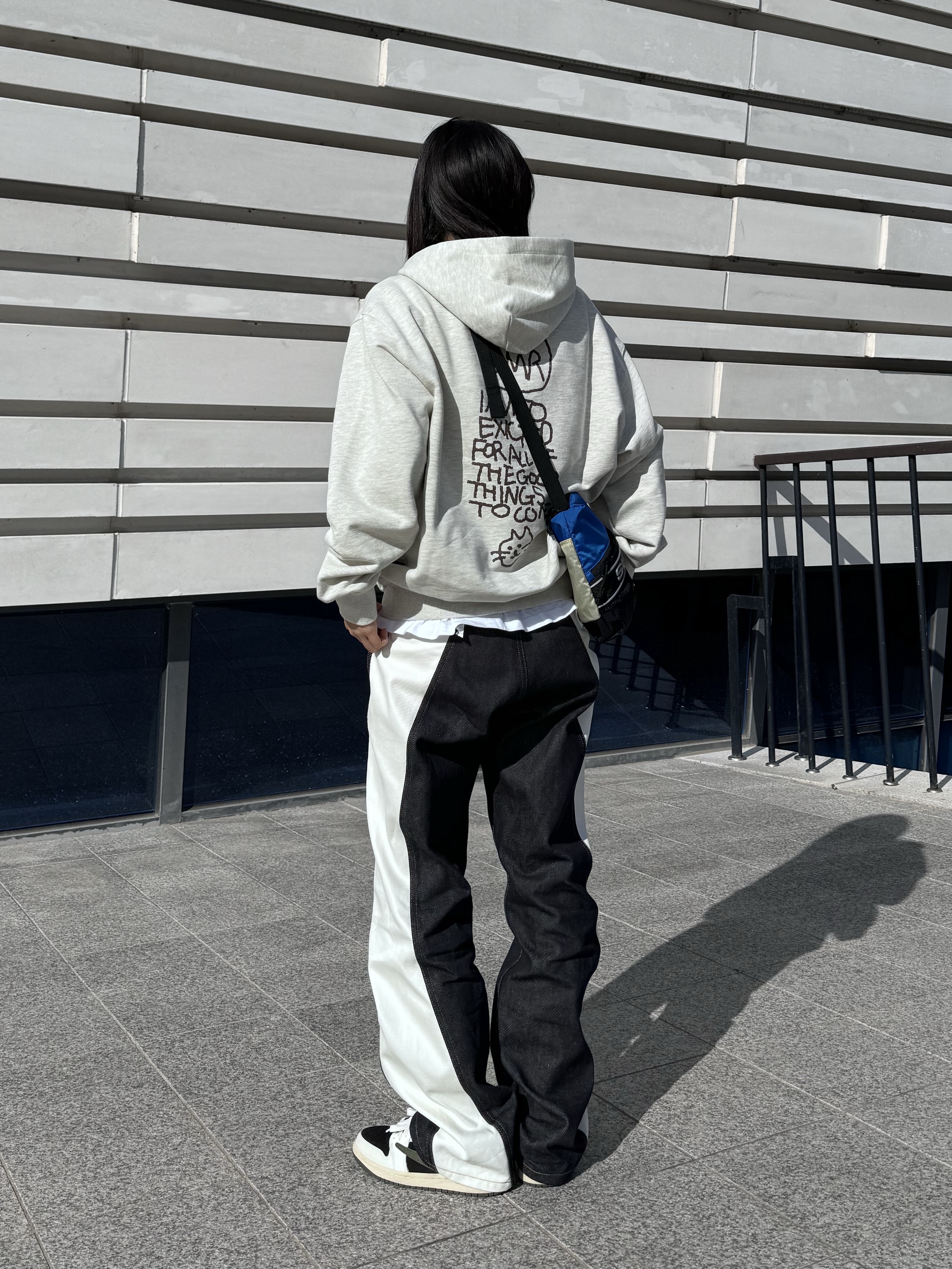 Supreme Shoulder Bag Blue - 23FW, (W) Jordan 1 x Travis Scott Retro Low OG SP Medium Olive 착용 스타일 - 2