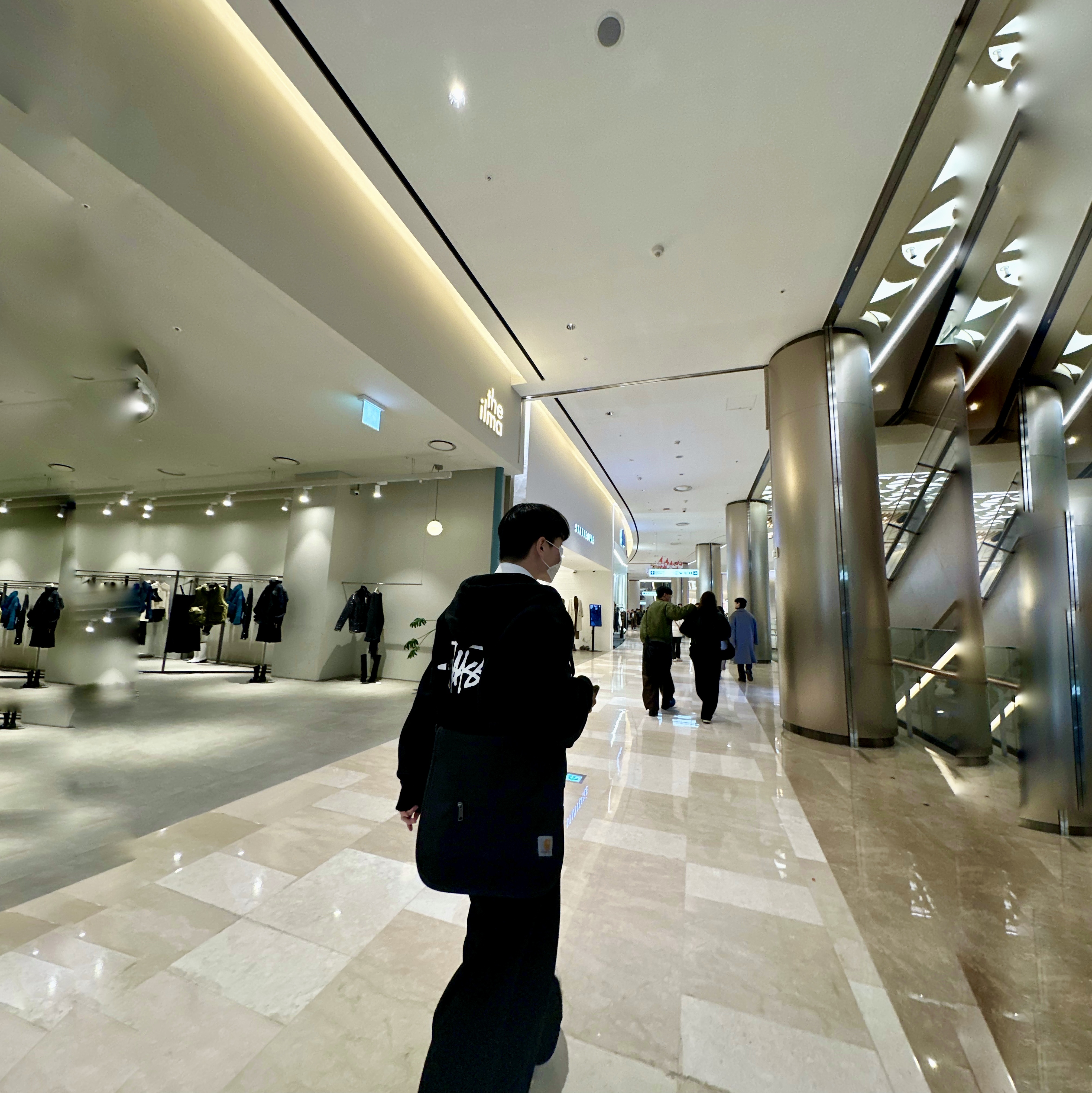 Stussy Basic Stussy Zip Hoodie Black 2023, IAB Studio T-Shirt White Navy - 22FW 착용 스타일 - 2