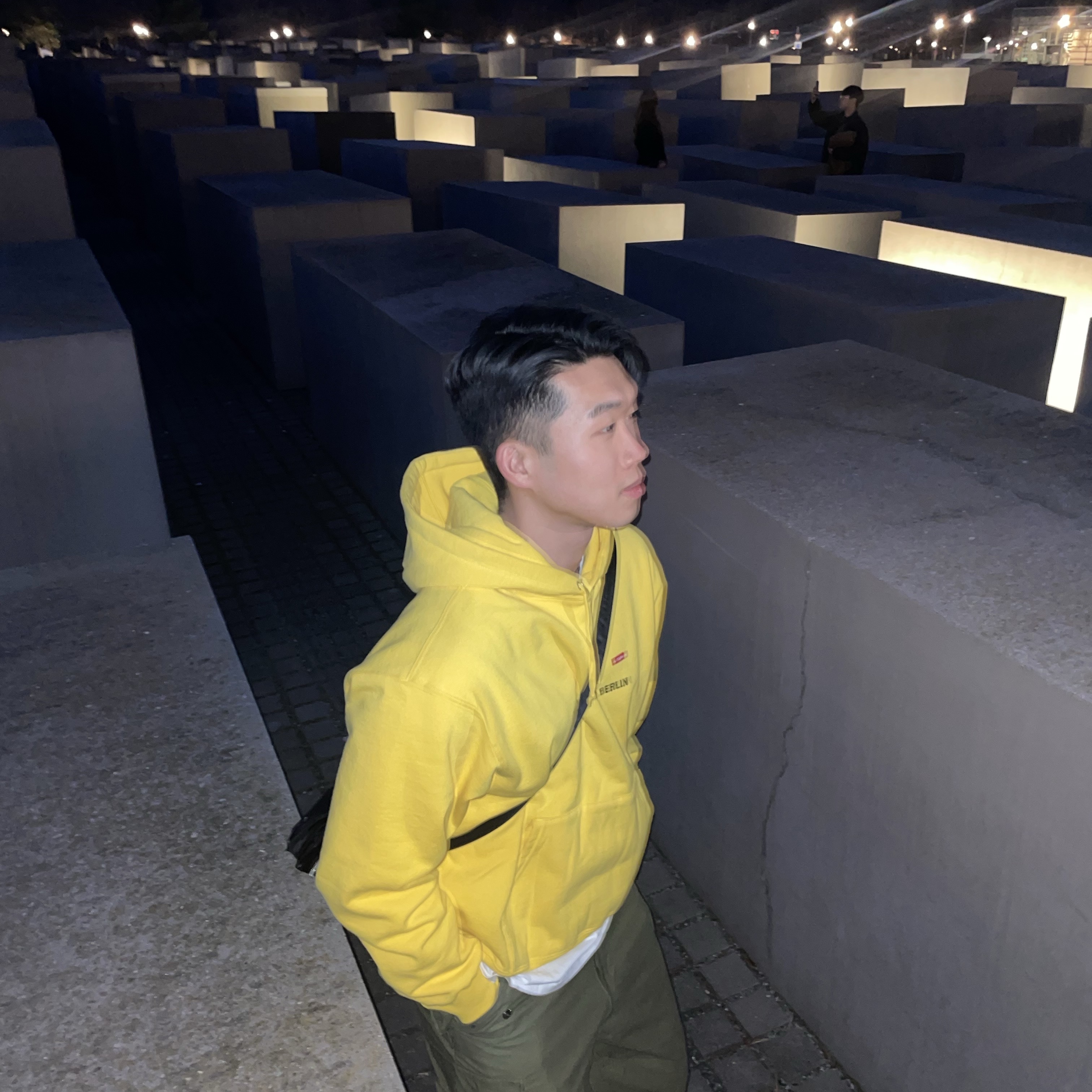 Supreme Berlin Shop Small Box Hooded Sweatshirt Yellow - 23FW, Porter Tanker Shoulder Bag L Black 착용 스타일 - 2