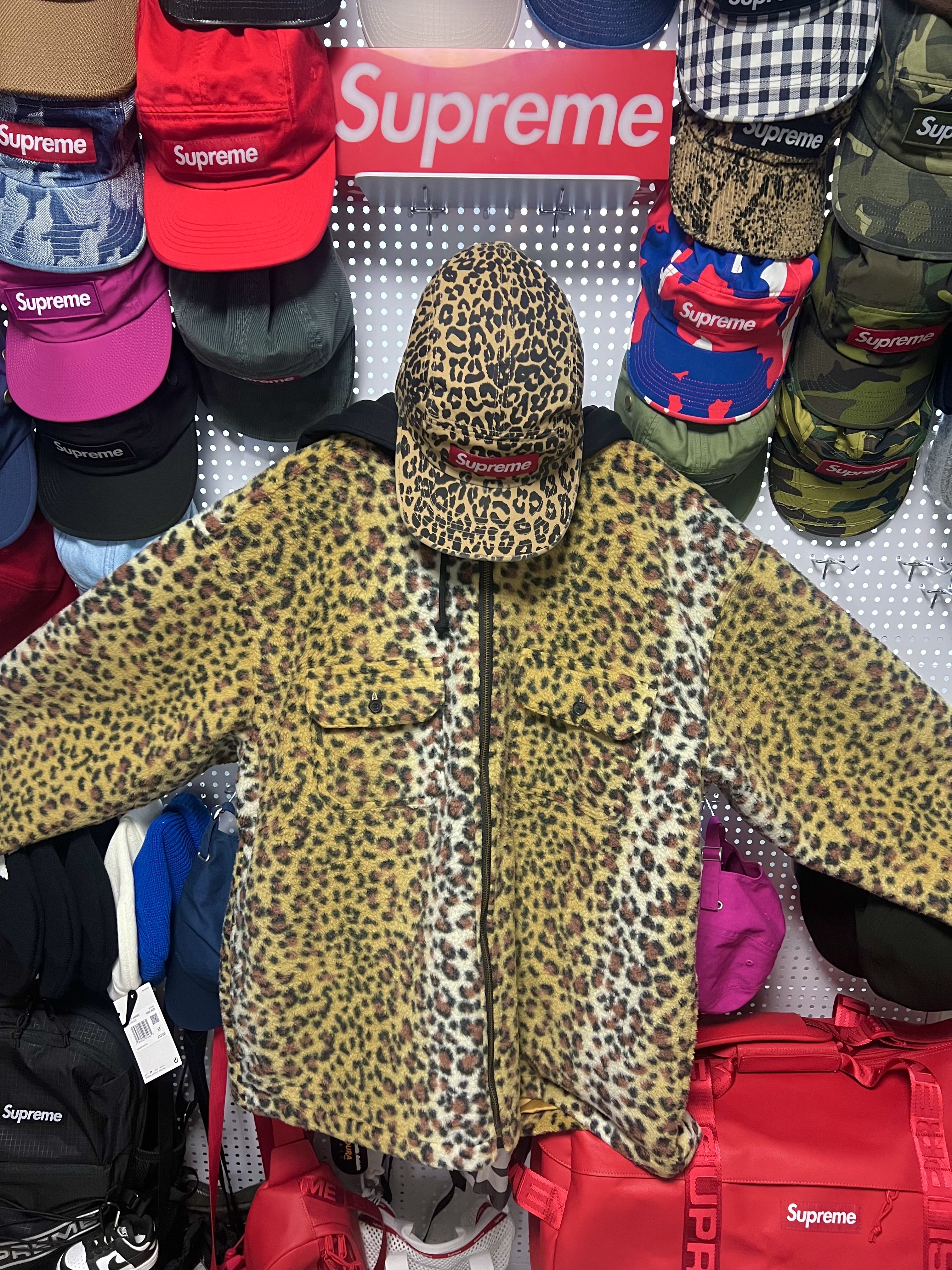 Supreme Fleece Zip Up Hooded Shirt Brown Leopard - 23FW, Supreme Washed Chino Twill Camp Cap Leopard - 23FW 착용 스타일 - 1