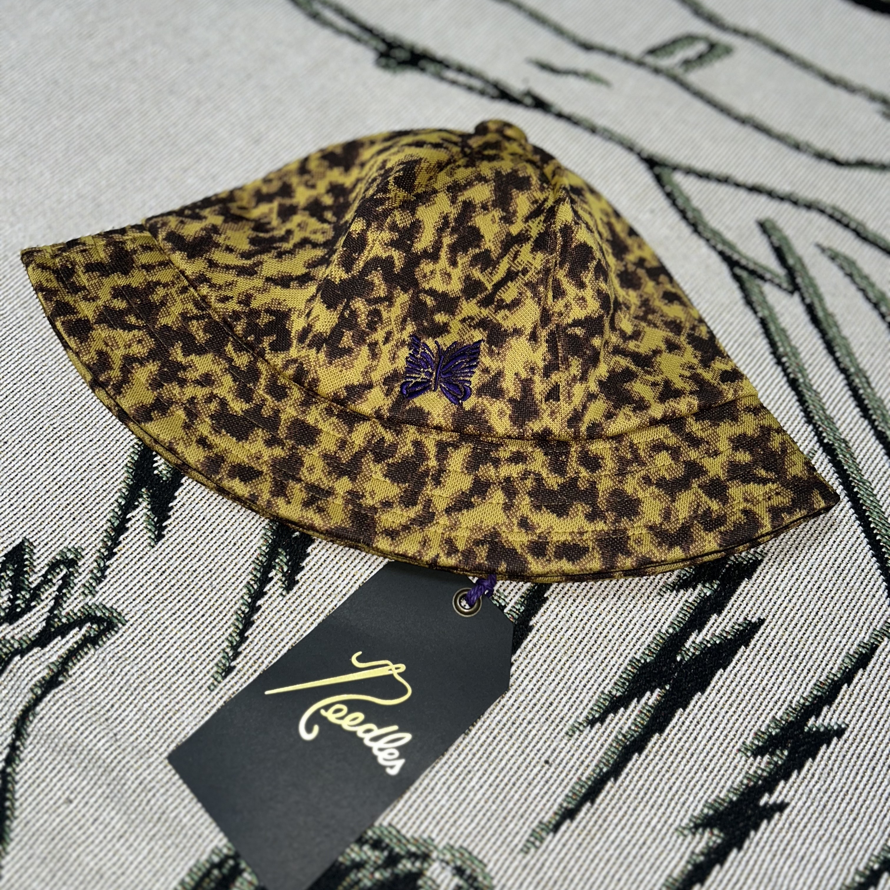 Needles Bermuda Hat Poly Jacquard Amber 착용 스타일 - 4