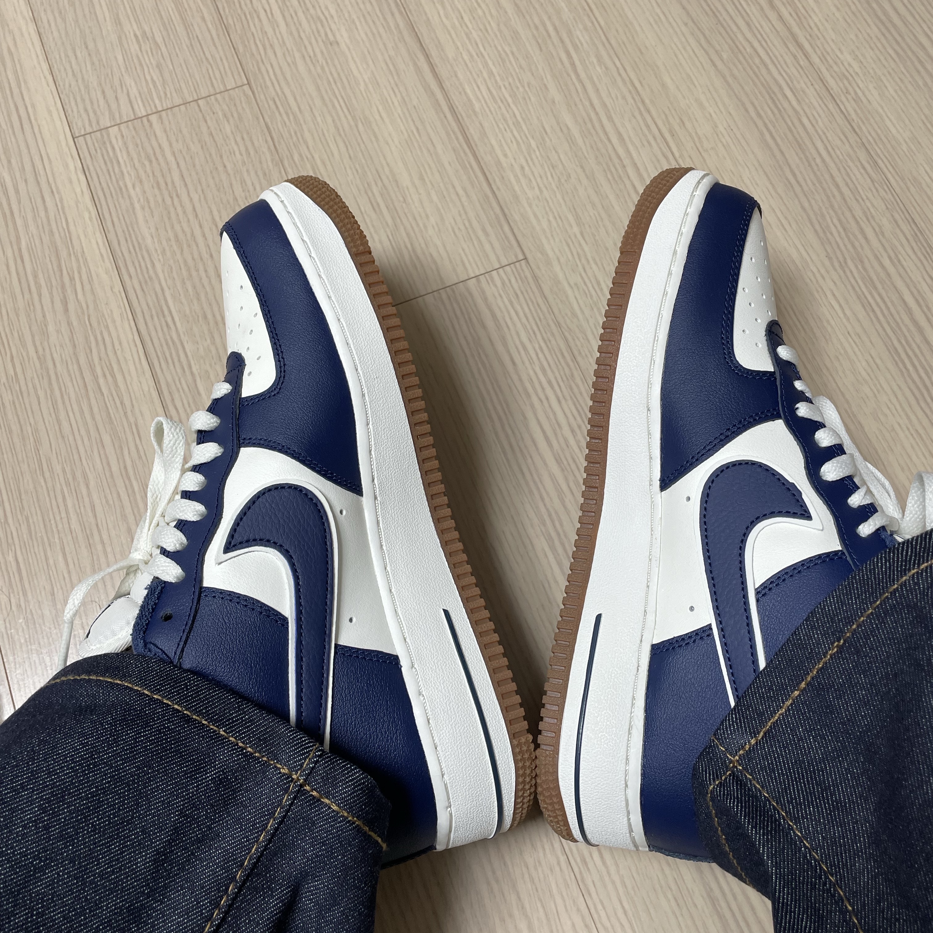 Nike Air Force 1 '07 LV8 Midnight Navy 착용 스타일