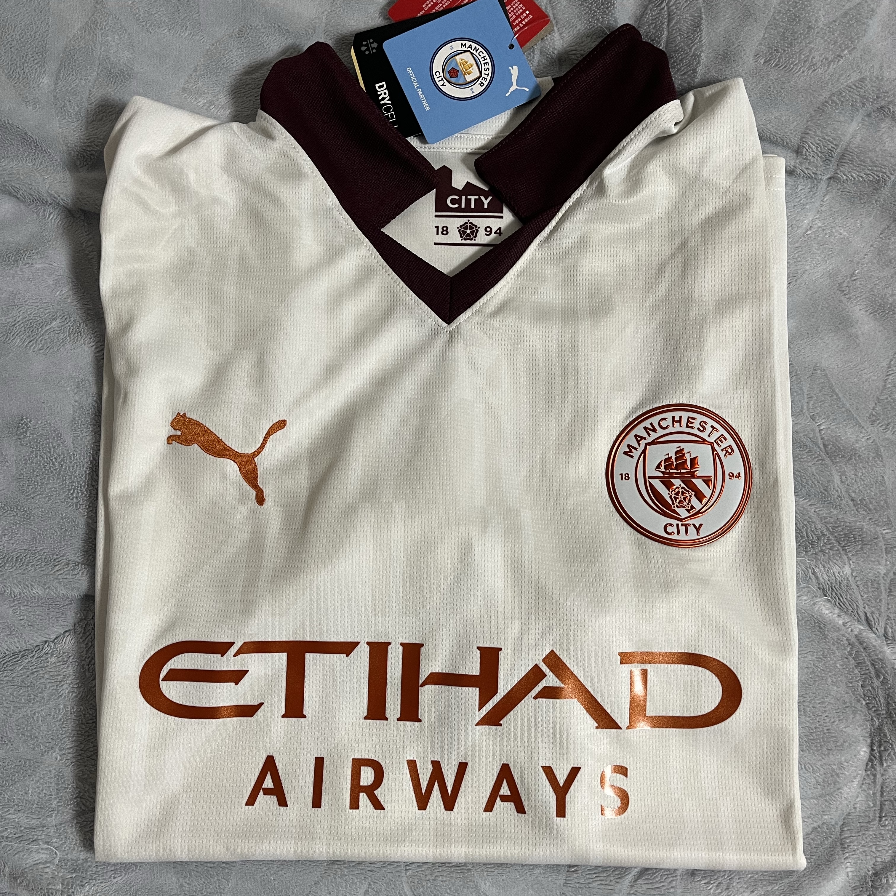 Puma Manchester City 2023/24 Away Jersey White Aubergine (Non Marking Ver.) 착용 스타일