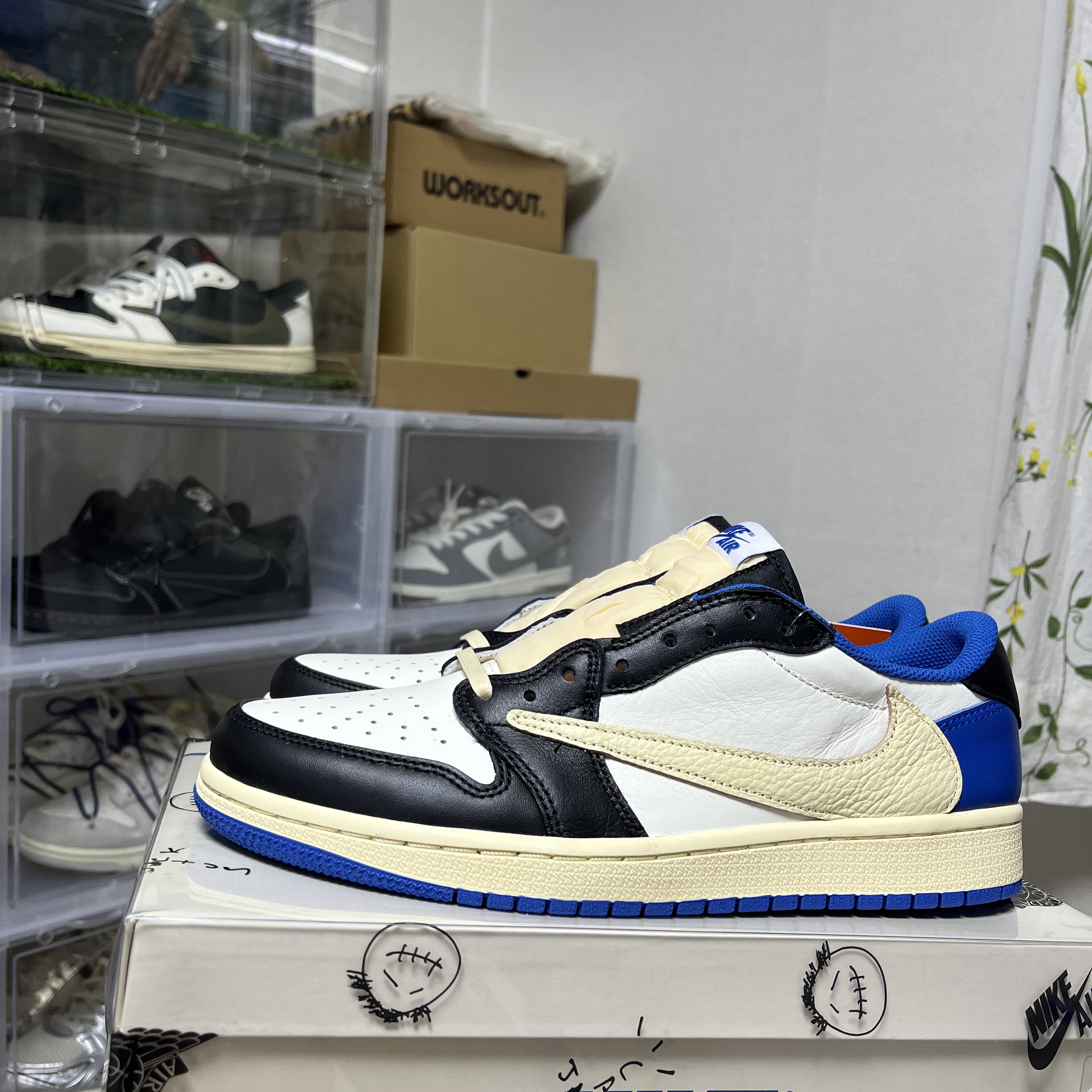 Jordan 1 x Travis Scott x Fragment Retro Low OG SP Military Blue, (W) Jordan 1 x Travis Scott Retro Low OG SP Medium Olive 착용 스타일