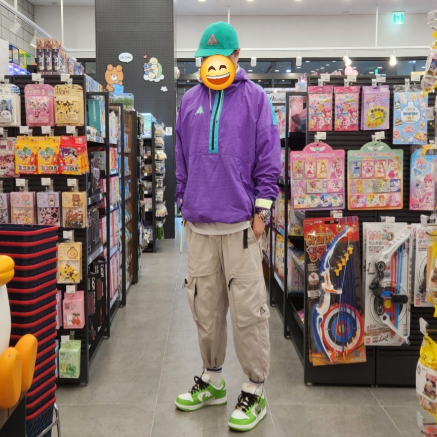 (W) Nike ACG Cargo Woven Pants Moon Particle - Asia, Nike x Supreme SB Dunk Low Mean Green 착용 스타일