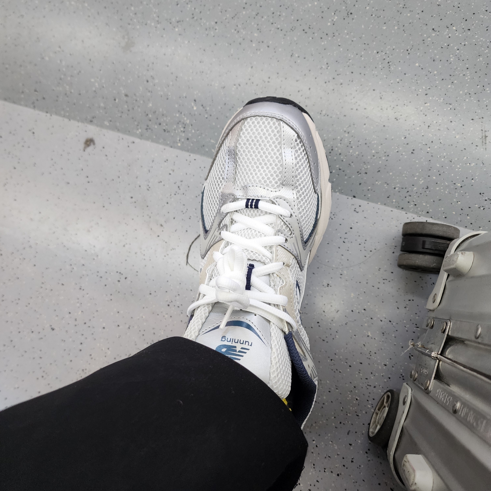 New Balance 530 Steel Grey 착용 스타일