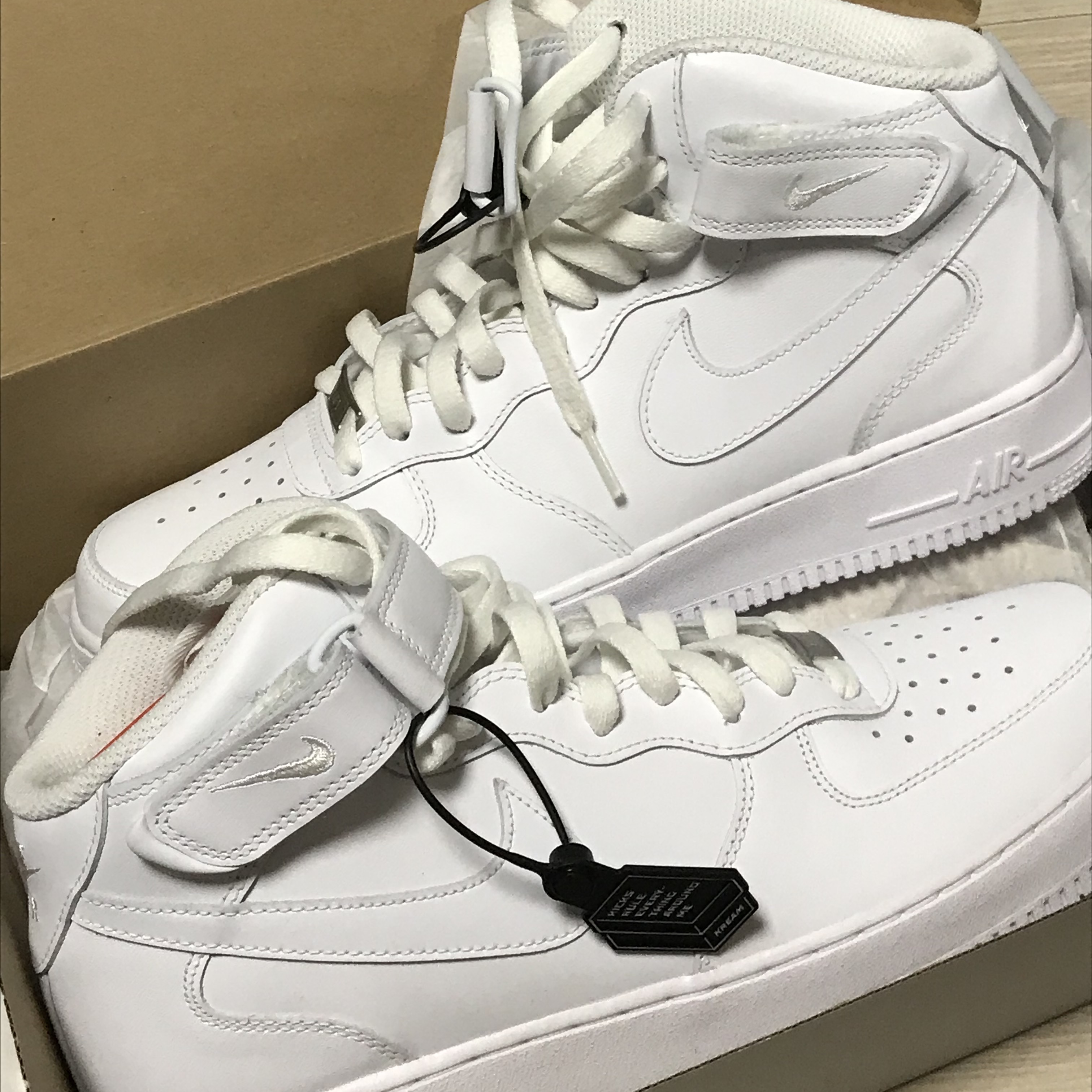 Nike Air Force 1 Mid '07 White, Nike Air Force 1 '07 Low Triple Black 착용 스타일 - 1