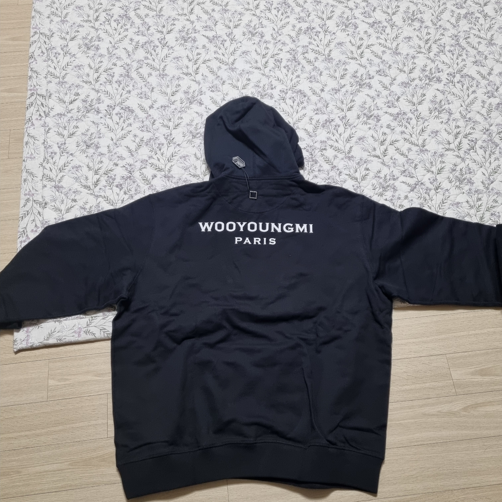 Wooyoungmi Cotton White Back Logo Hoodie Black - 22FW 착용 스타일