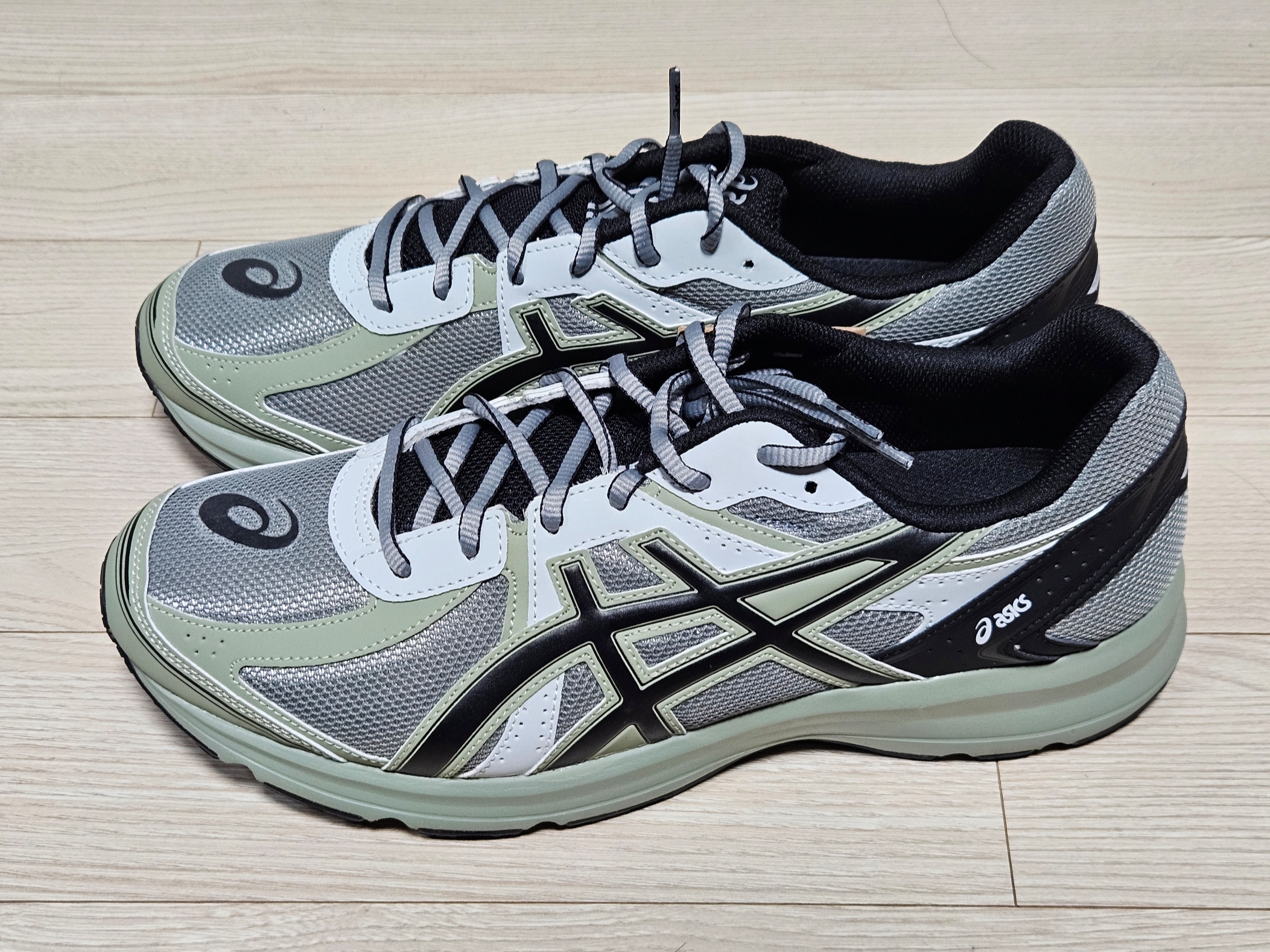 Asics Jog 100 S Sheet Rock - 2E Wide 착용 스타일