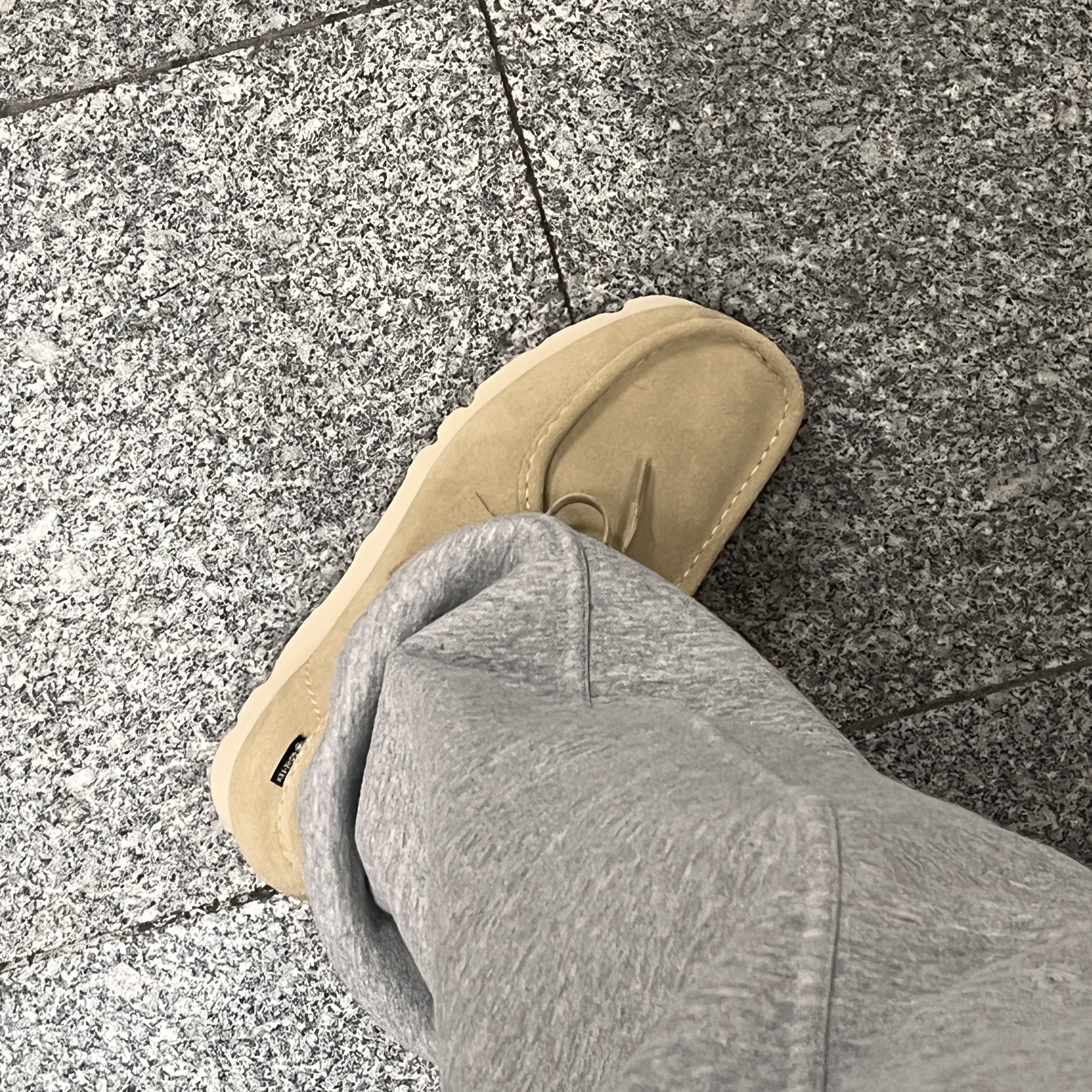Clarks Wallabee Gore-Tex Maple Suede 착용 스타일 - 2