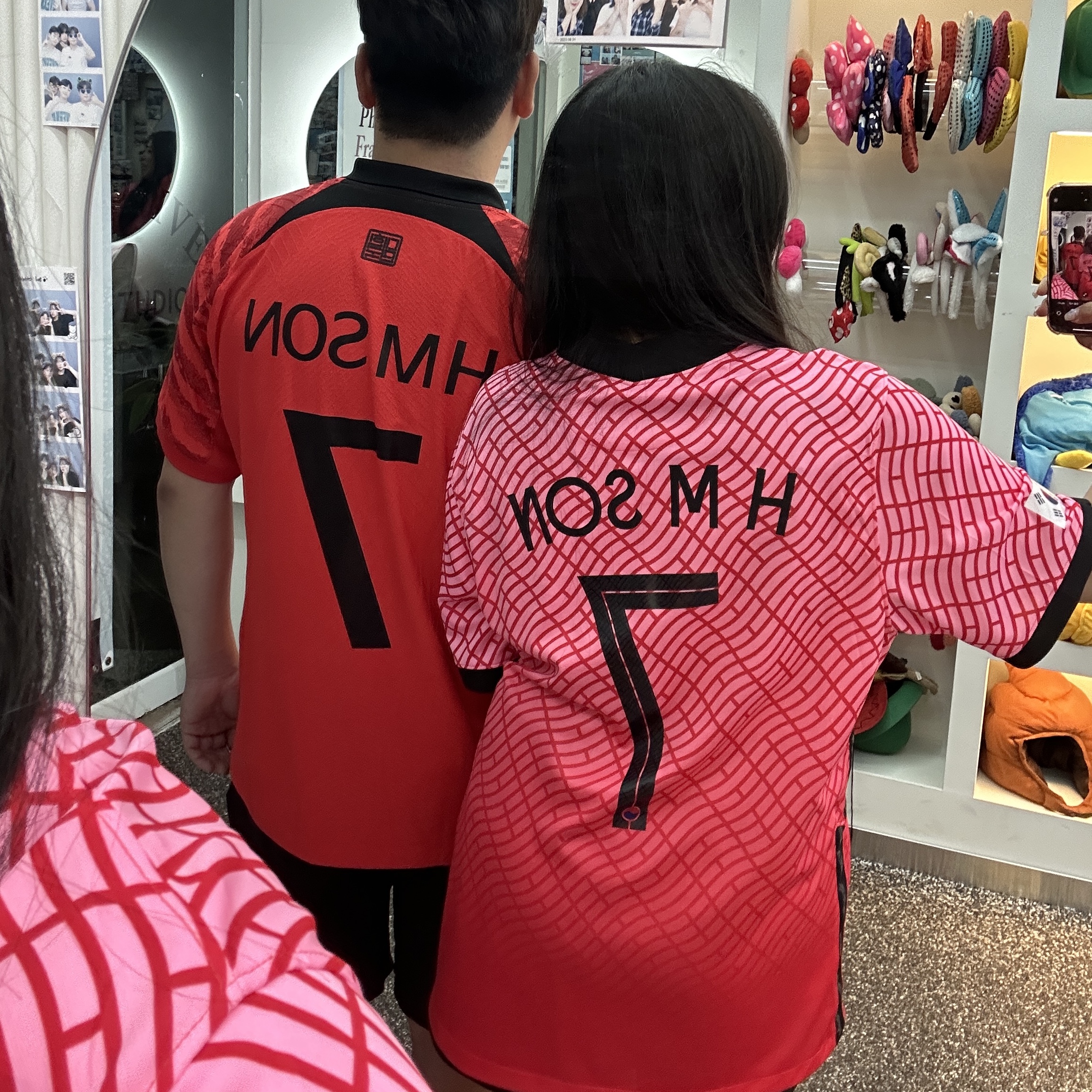 Nike Korea 2022/23 Dri-Fit ADV Player Issue Home SS Jersey Global Red - Asia (Non Marking Ver.), Nike Korea 2022/23 Dri-Fit ADV Match Home SS Jersey Global Red - US/EU (Non Marking Ver.) 착용 스타일