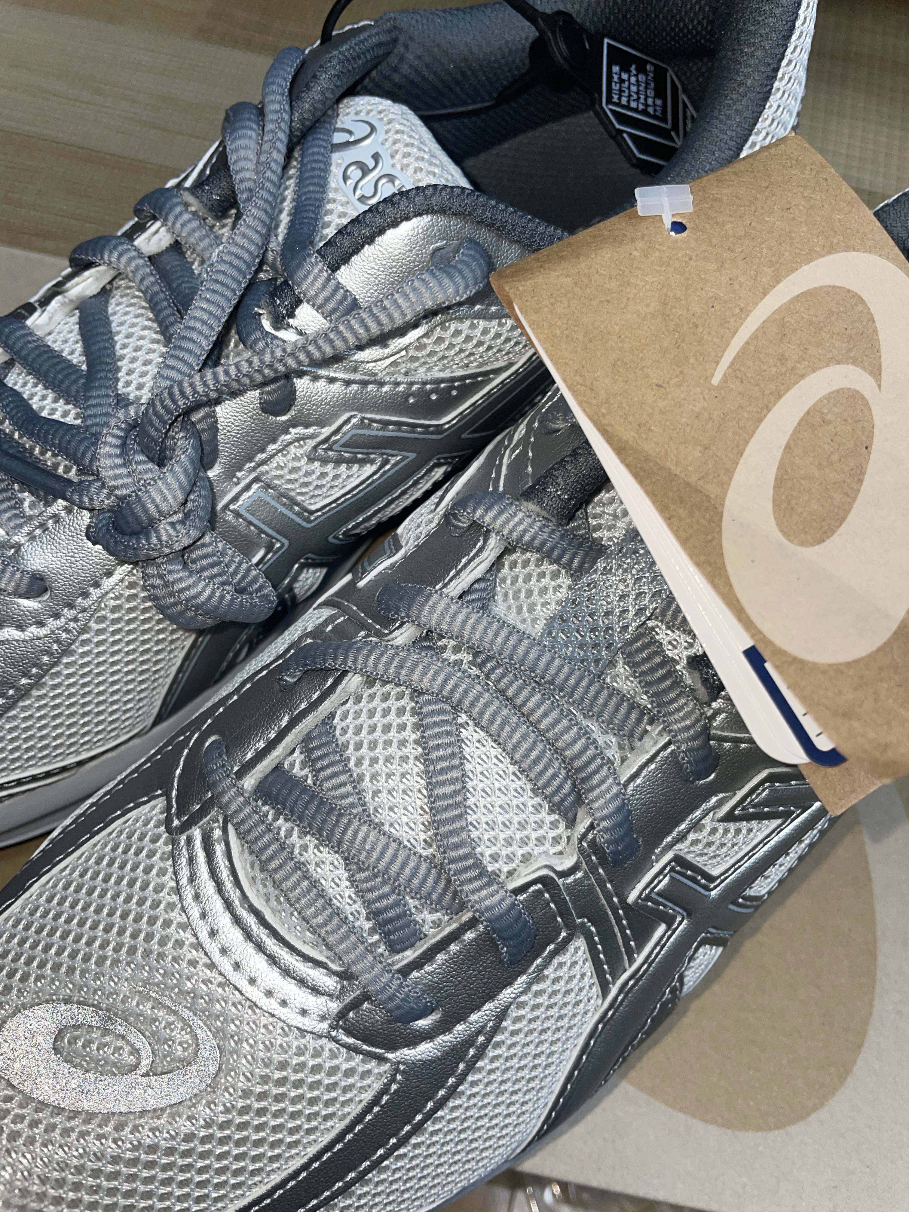 Asics Jog 100 S SMU Glacier Grey Pure Silver - 2E Wide 착용 스타일 - 2