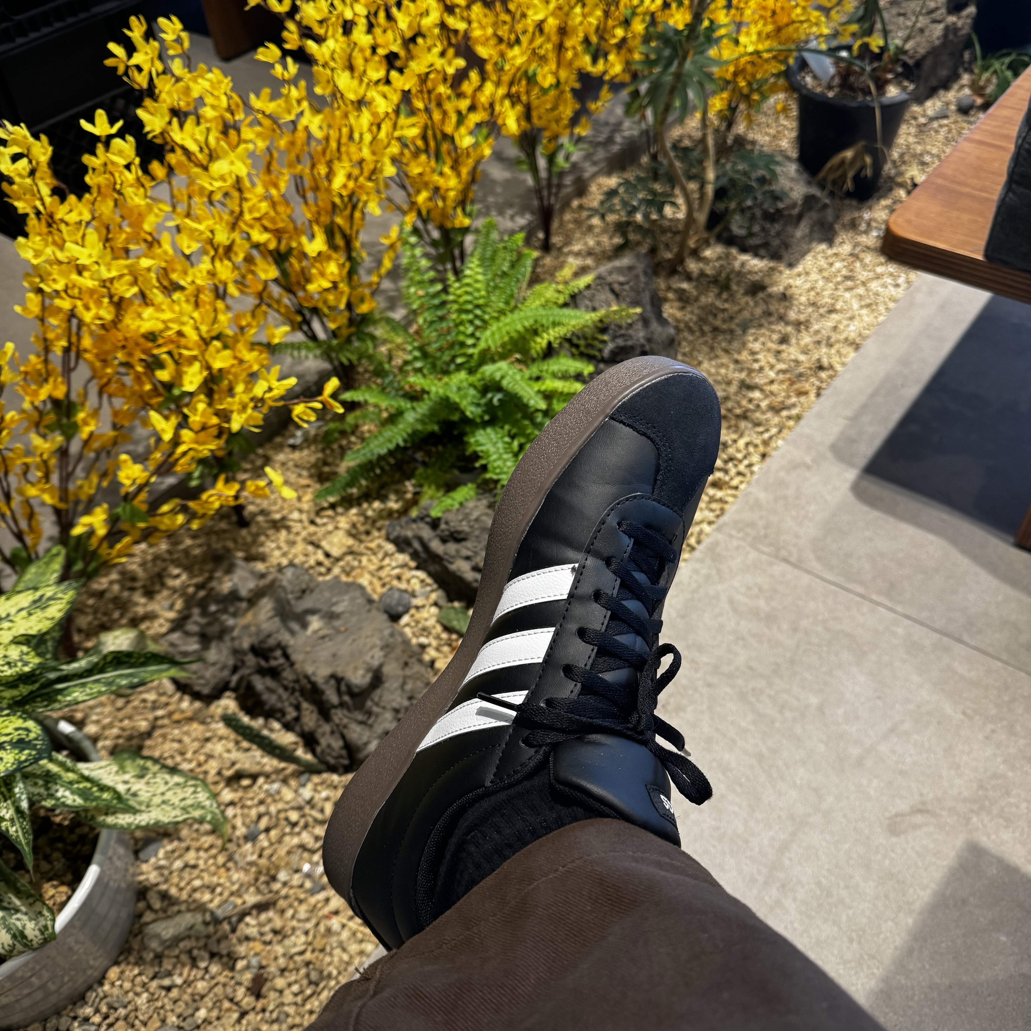 Adidas VL Court Base Core Black Cloud White 착용 스타일