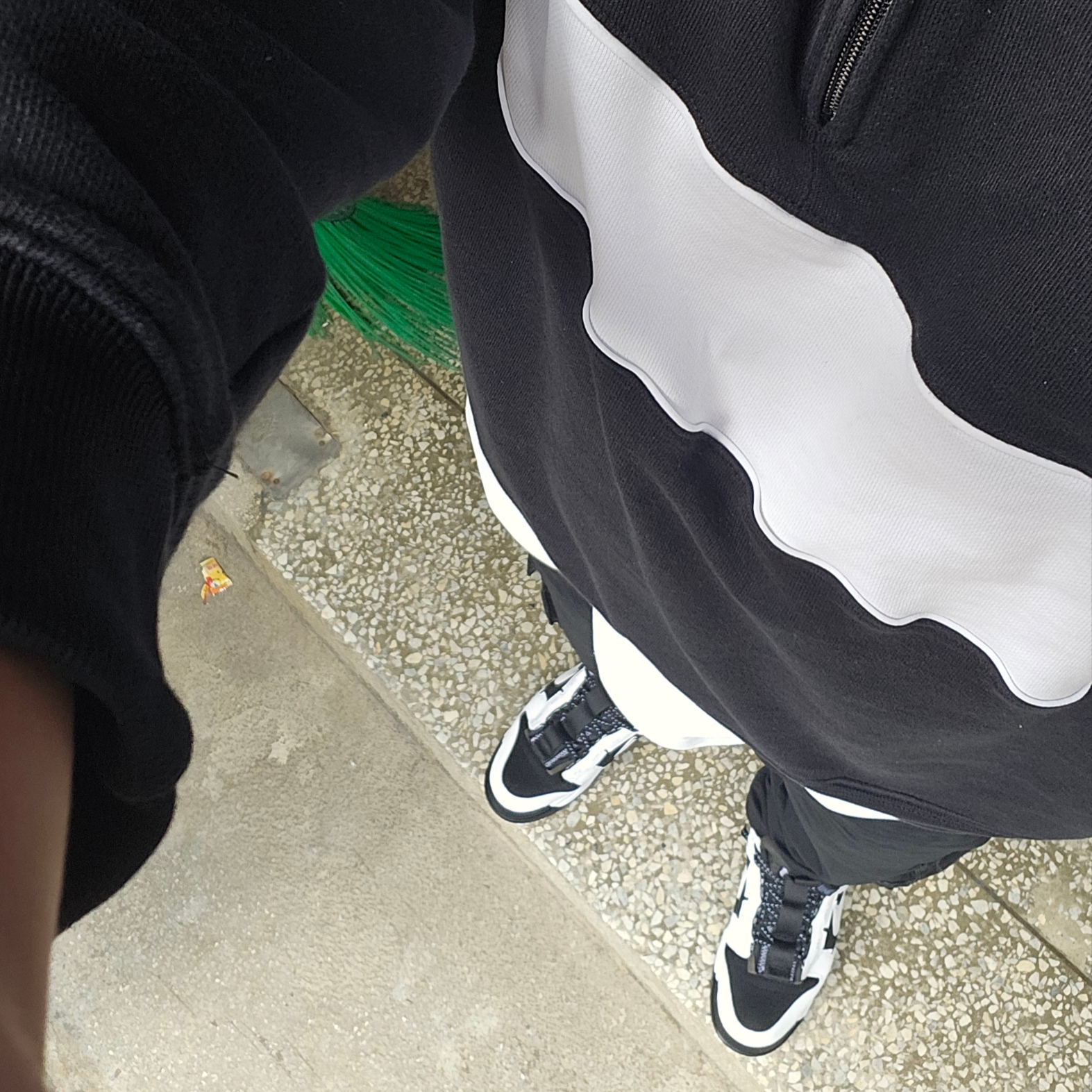 Nike Air Dunk Jumbo Black White 착용 스타일 - 1