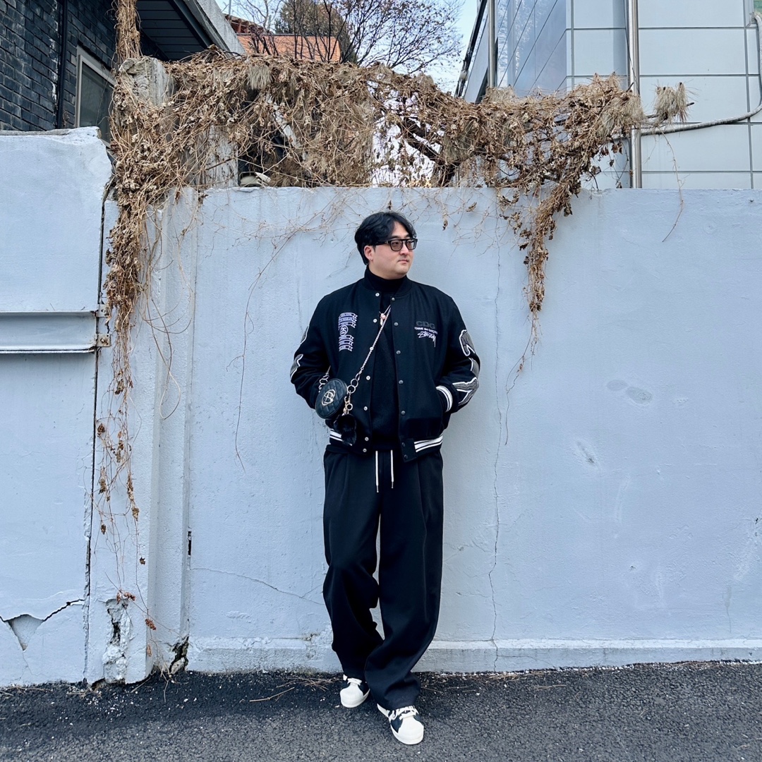 Stussy x CDG Varsity Jacket, Adidas Superstar 82 Black White 착용 스타일