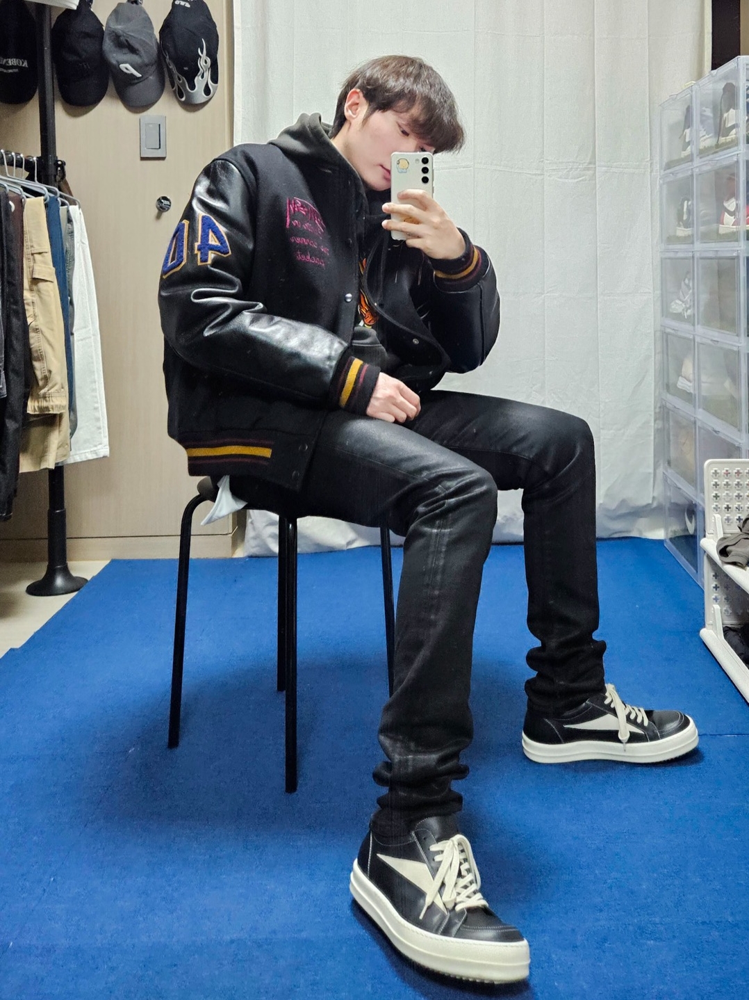 Rick Owens Luxor Vintage Sneakers Black Milk, Stussy 40th Anniversary IST Jacket (Seoul) 착용 스타일 - 1