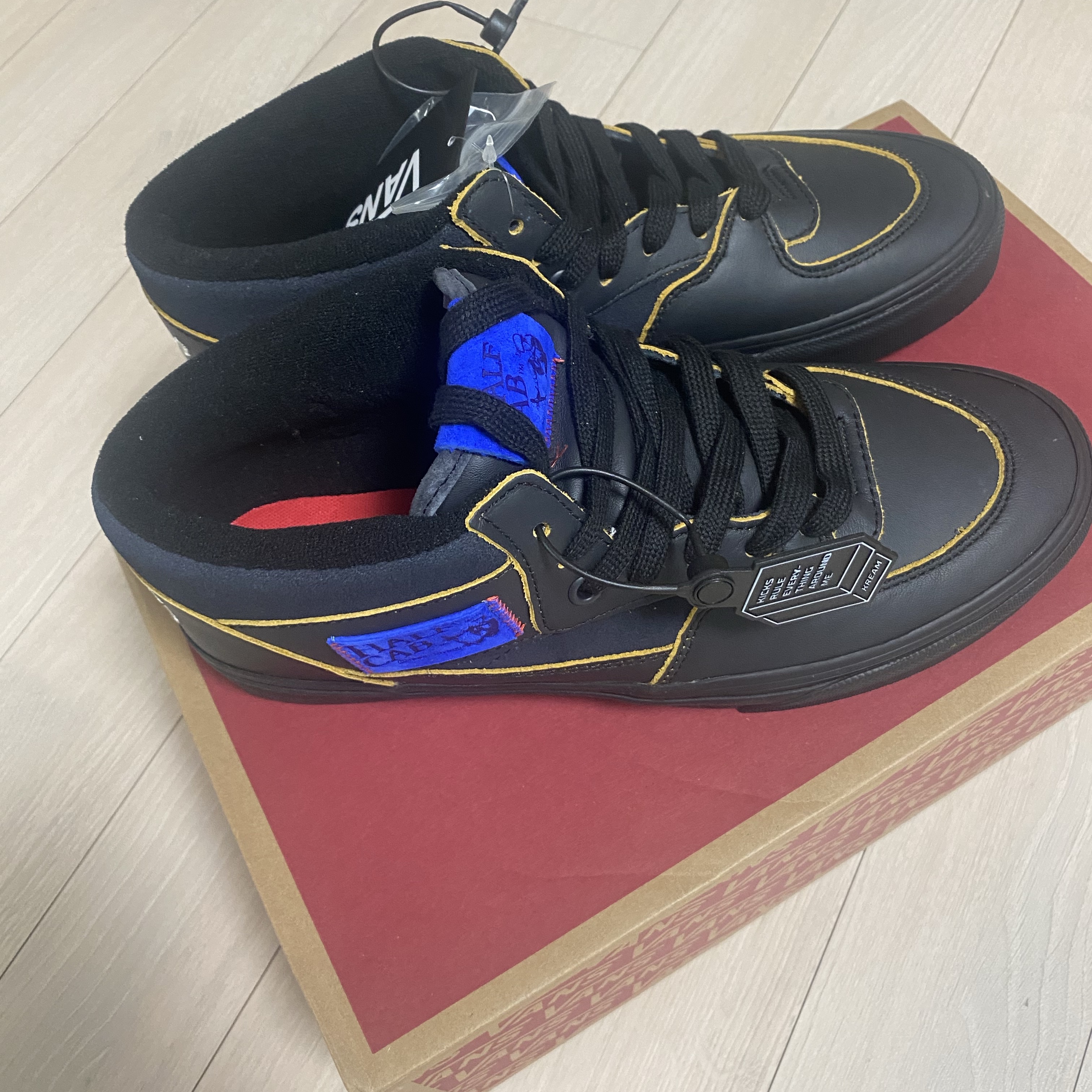Vans x IAB Studio Half Cab Black Purple 착용 스타일 - 1