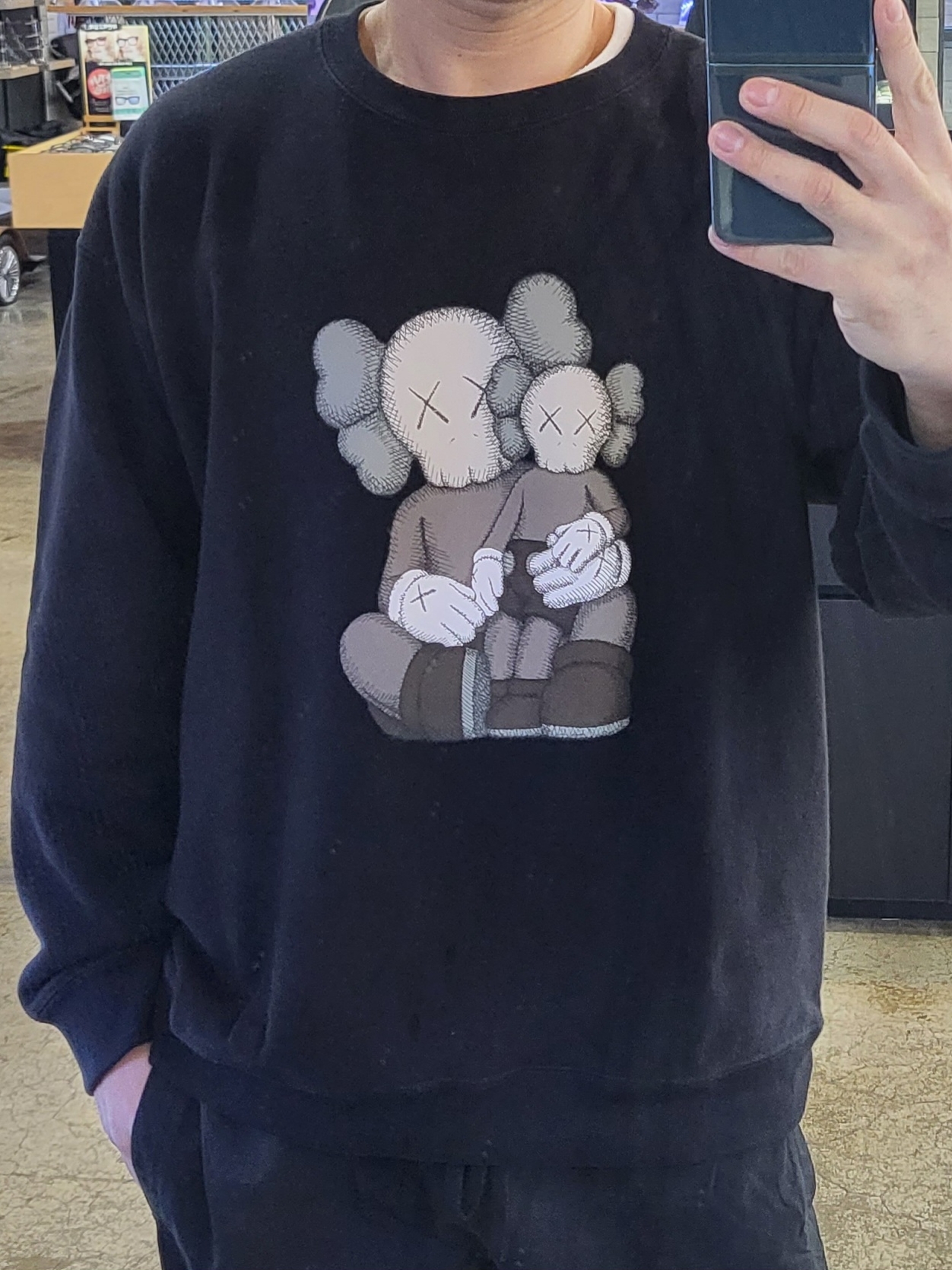 Uniqlo UT x Kaws Long Sleeve Sweatshirt Black 착용 스타일