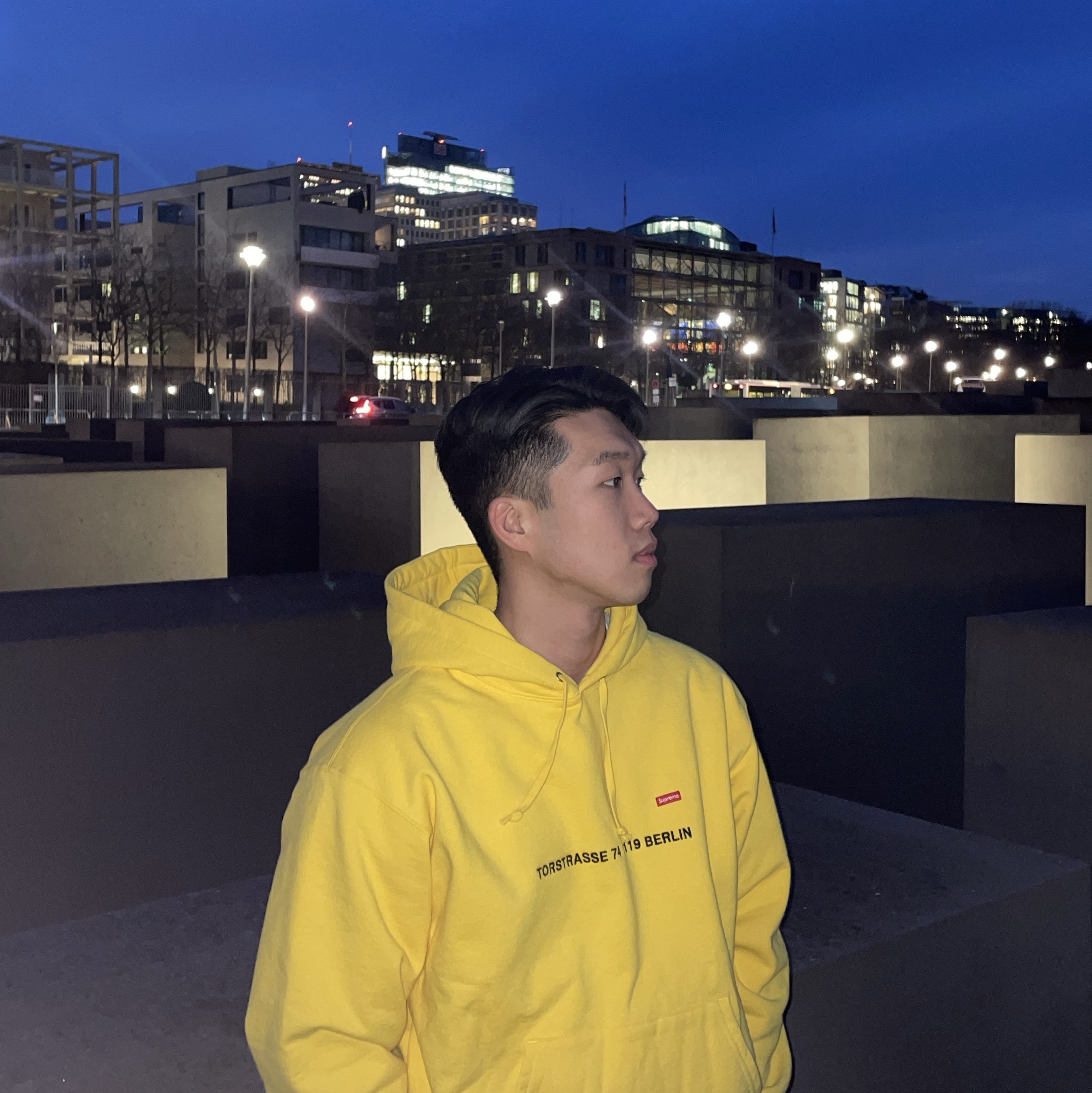 Supreme Berlin Shop Small Box Hooded Sweatshirt Yellow - 23FW, Porter Tanker Shoulder Bag L Black 착용 스타일 - 1