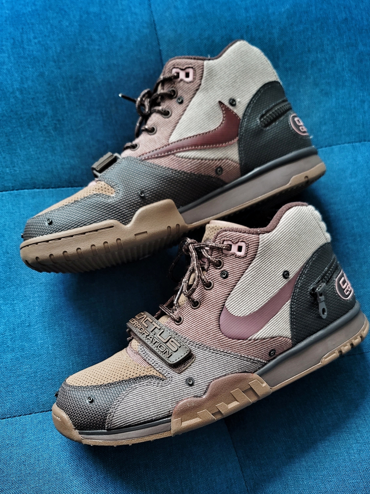 Nike x Travis Scott Air Trainer 1 Archaeo Brown and Rust Pink 착용 스타일