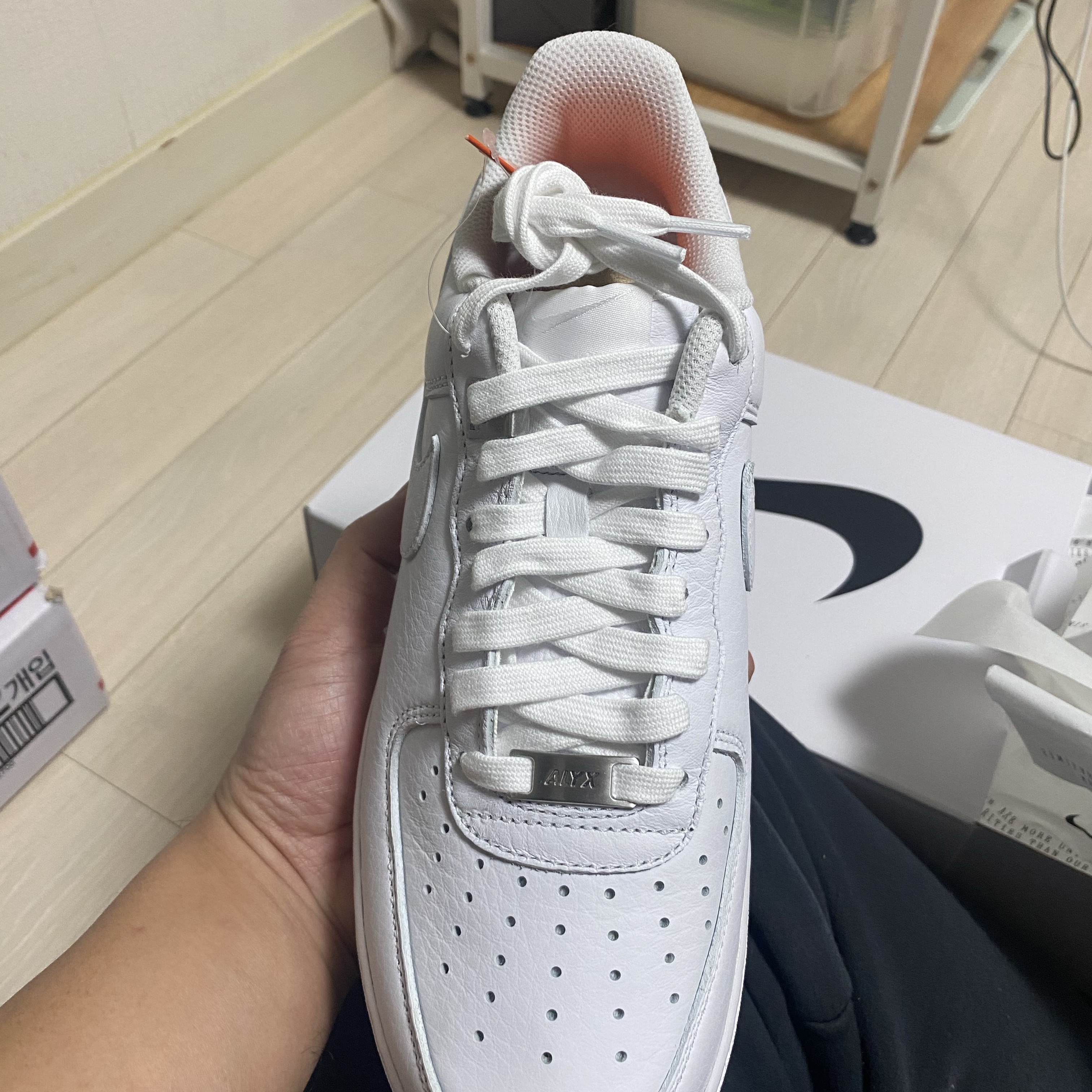 Nike x 1017 Alyx 9SM Air Force 1 Low SP White 착용 스타일 - 2