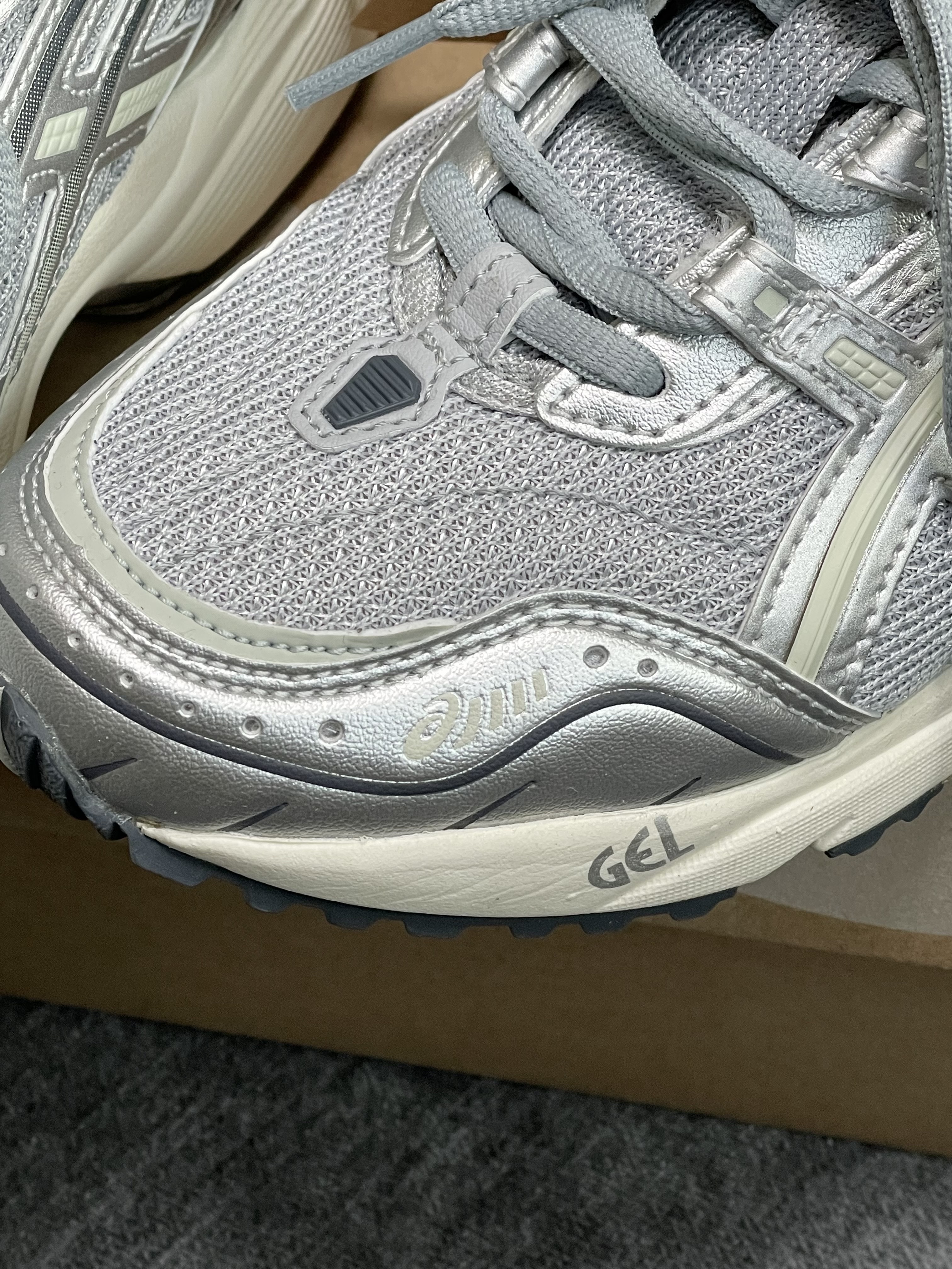 Asics Gel-1090 Piedmont Grey 착용 스타일 - 2