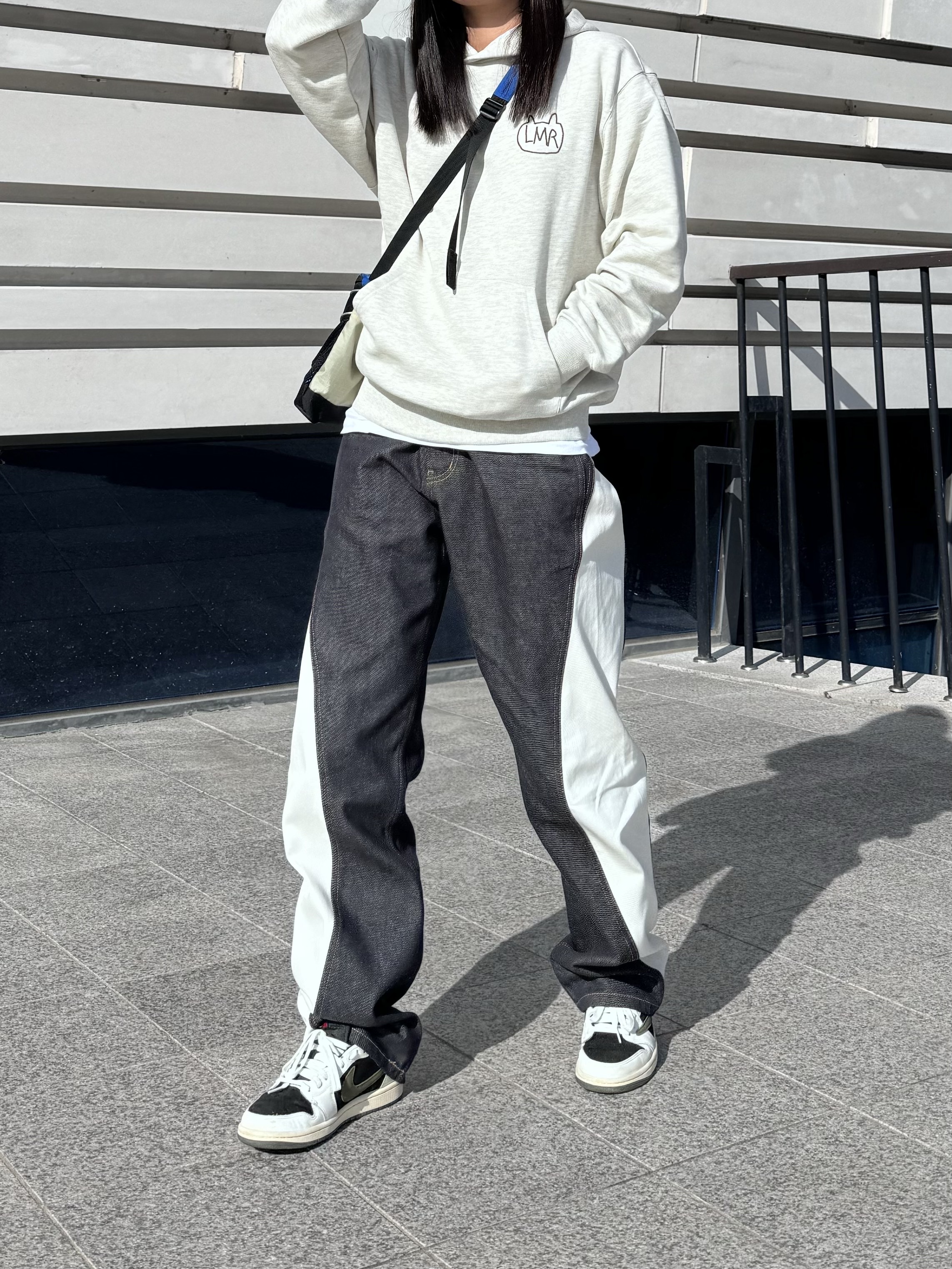 Supreme Shoulder Bag Blue - 23FW, (W) Jordan 1 x Travis Scott Retro Low OG SP Medium Olive 착용 스타일 - 3