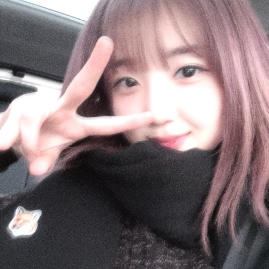 Maison Kitsune Small Fox Head Wool Muffler Black 착용 스타일