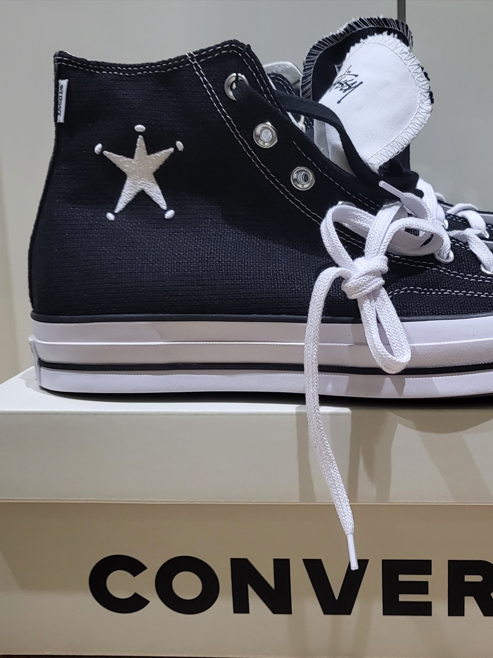 Converse x Stussy Chuck 70 High Black 착용 스타일 - 2