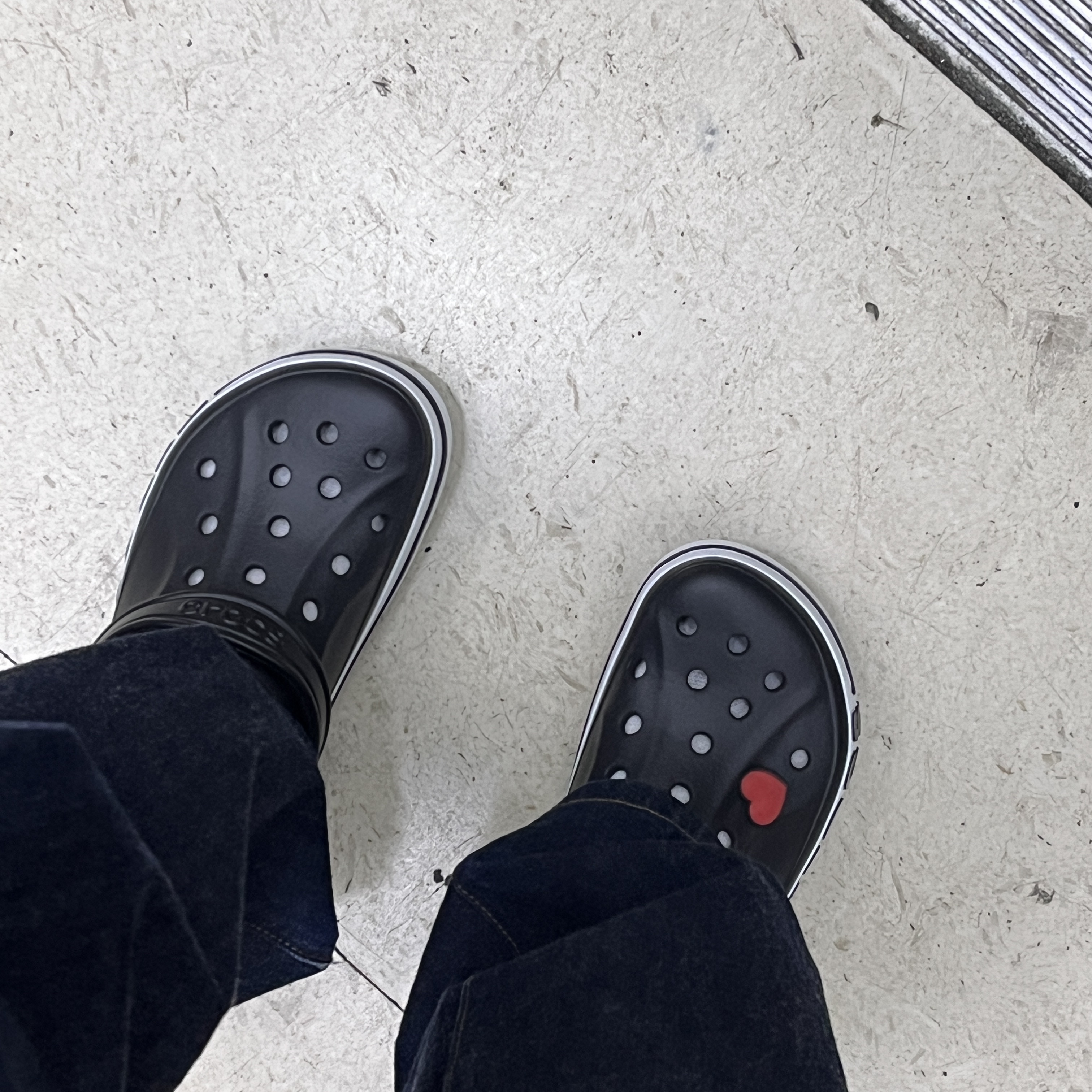 Crocs Bayaband Clog Black White 착용 스타일