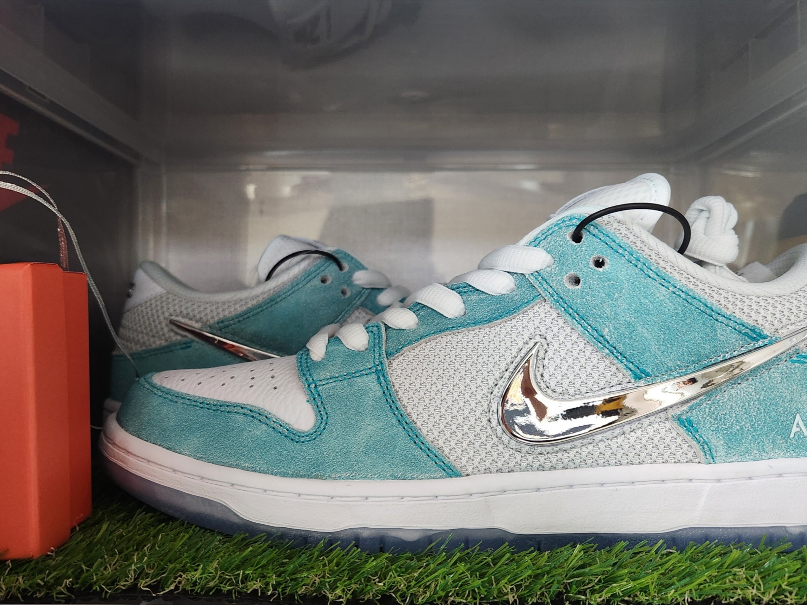 Nike x April Skateboards SB Dunk Low Pro QS Racer Blue Metallic Silver 착용 스타일