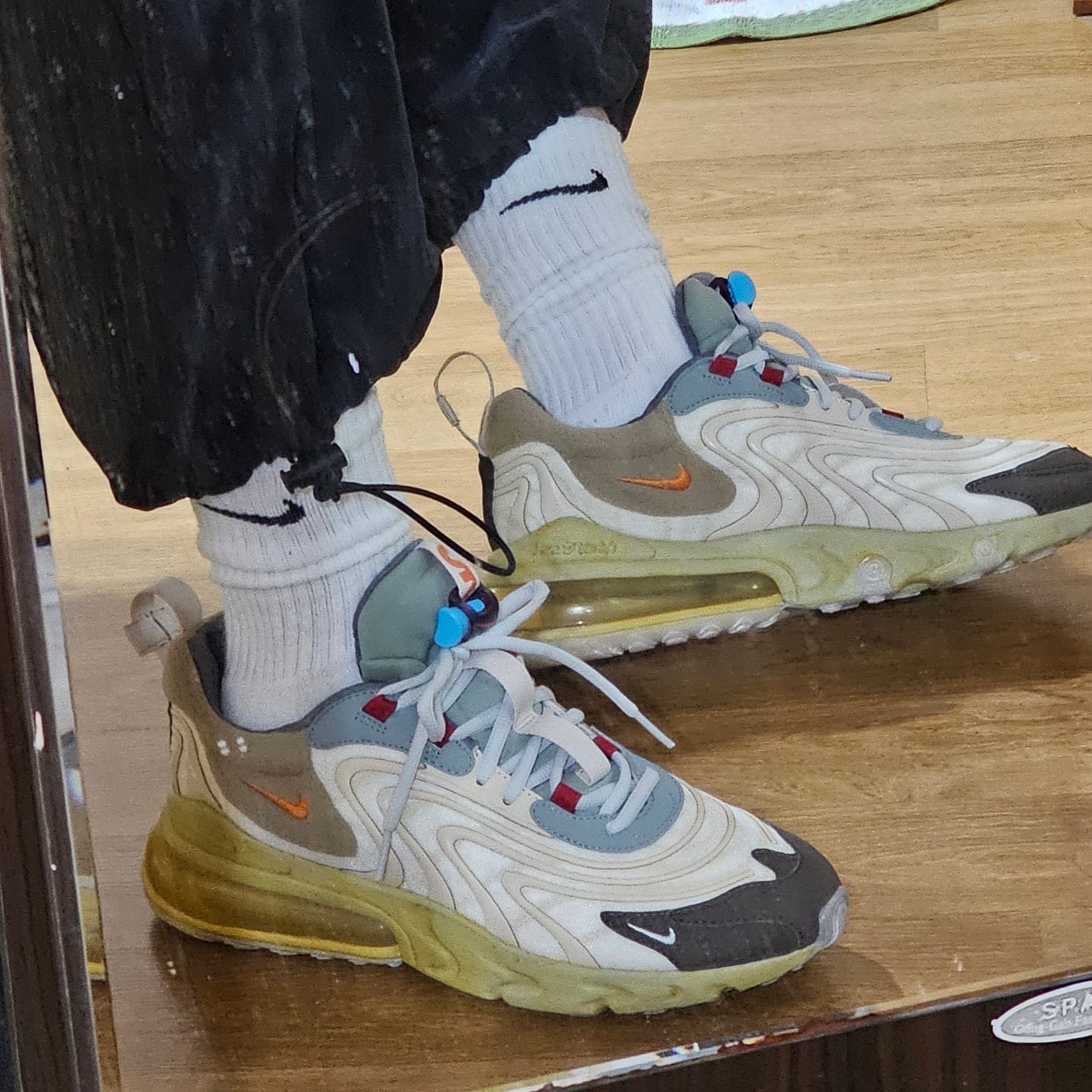 Nike x Travis Scott Air Max 270 React Cactus Trails 착용 스타일 - 2