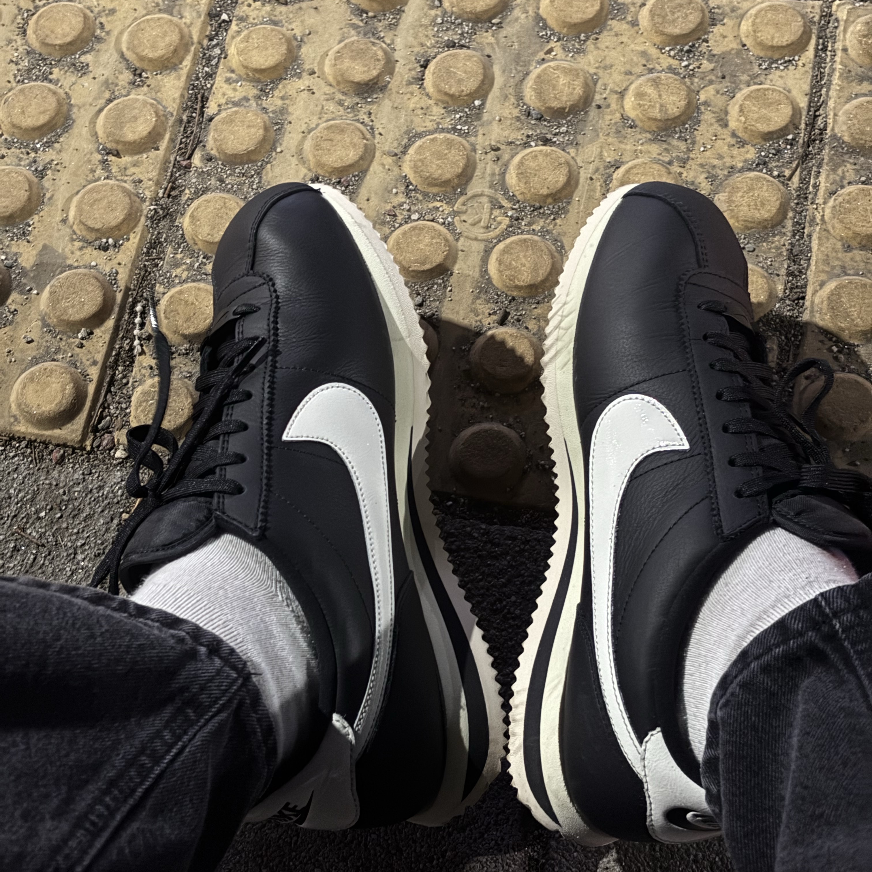 (W) Nike Cortez Black and Sail 착용 스타일