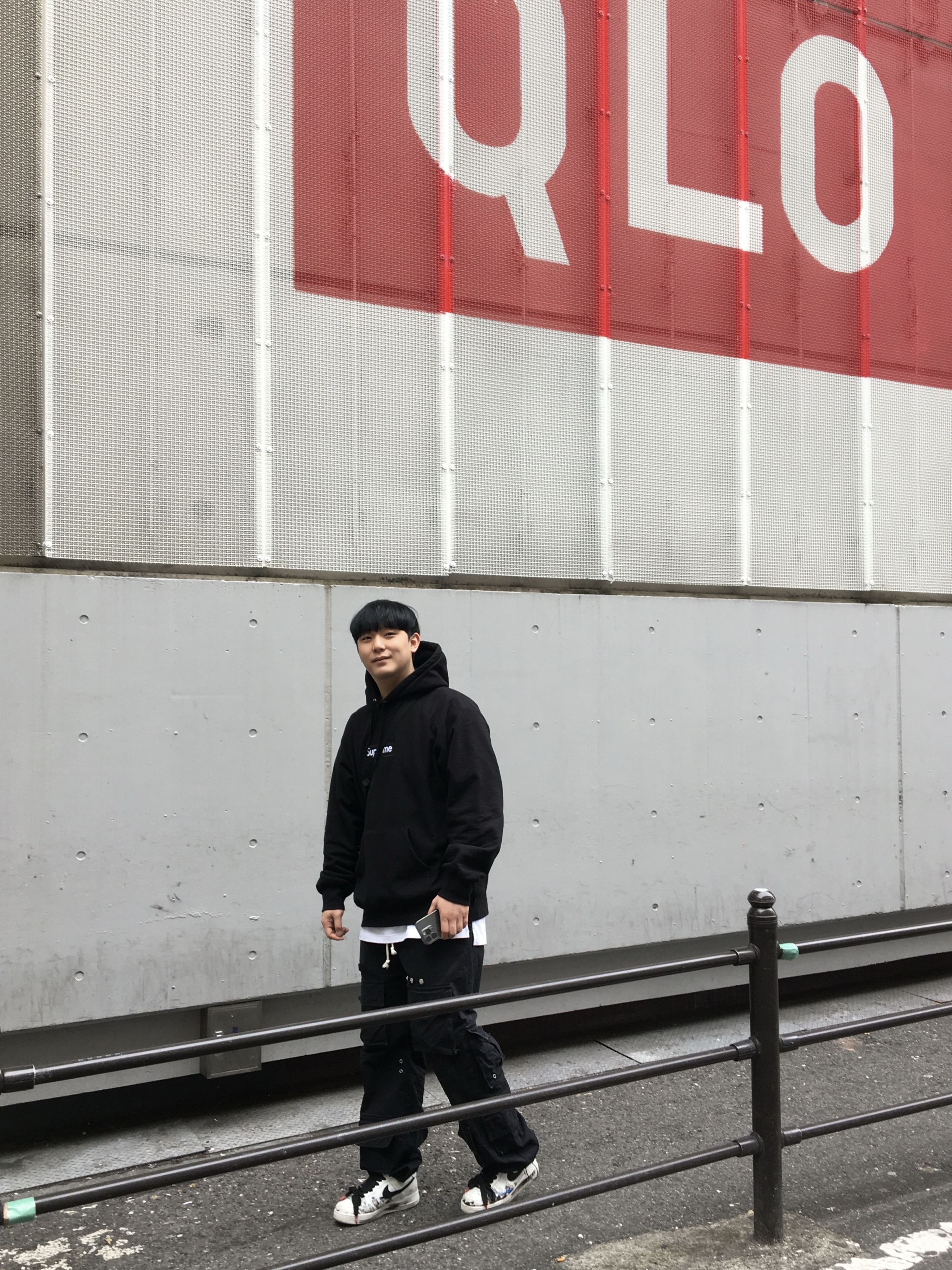 Supreme Box Logo Hooded Sweatshirt Black - 21FW, Nike x Peaceminusone Air Force 1 Low Para-Noise 2.0 착용 스타일 - 1