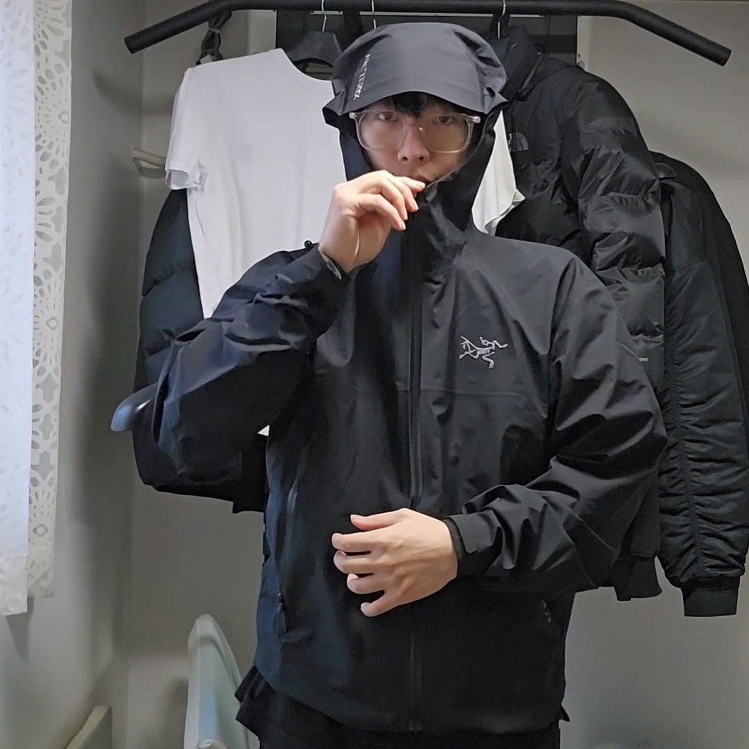 Arc'teryx Beta Jacket Black 착용 스타일 - 1