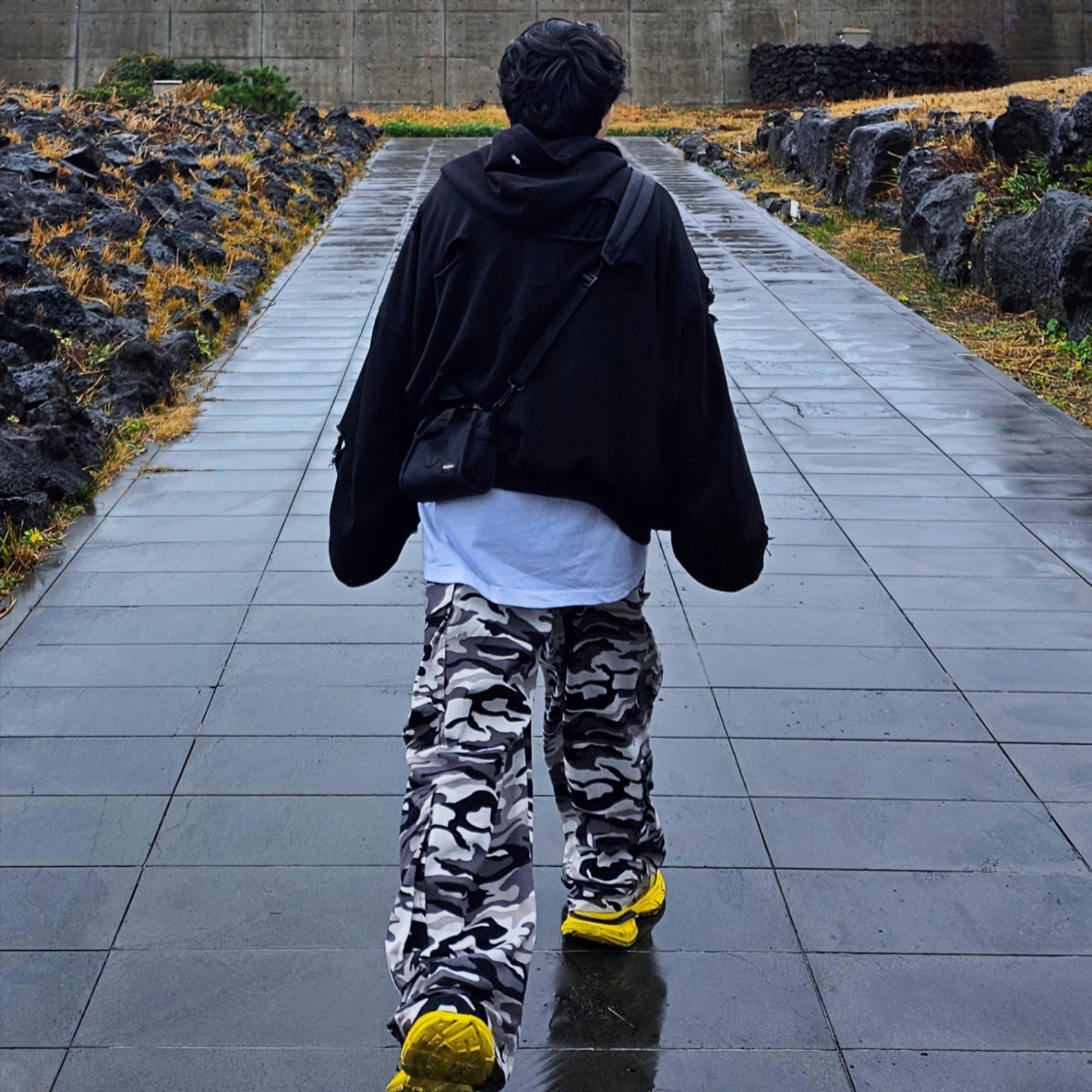 Balenciaga 3XL Sneakers Yellow Black 착용 스타일