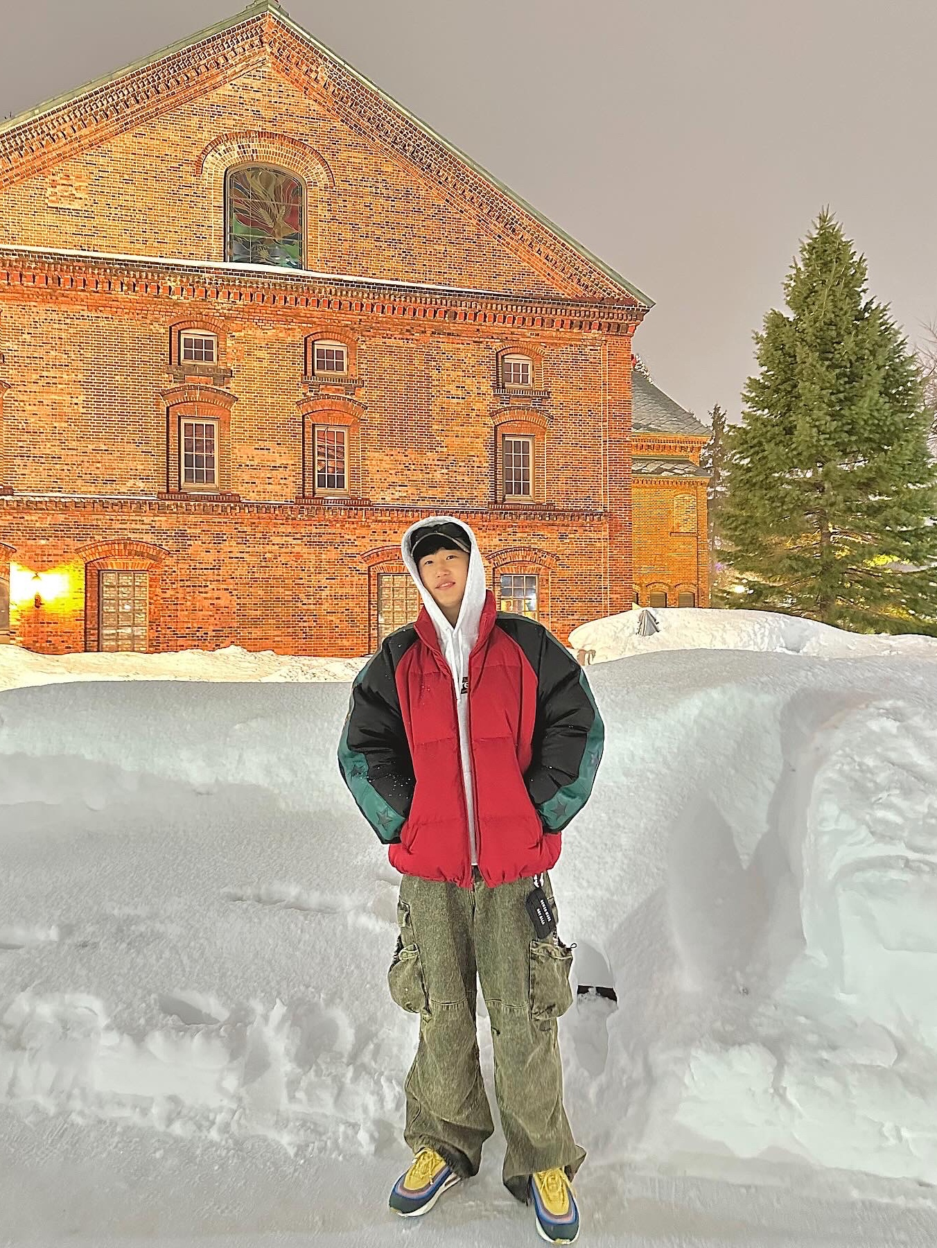 Supreme Star Sleeve Down Puffer Jacket Red - 23FW, Nike x Sean Wotherspoon Air Max 1/97 착용 스타일 - 2