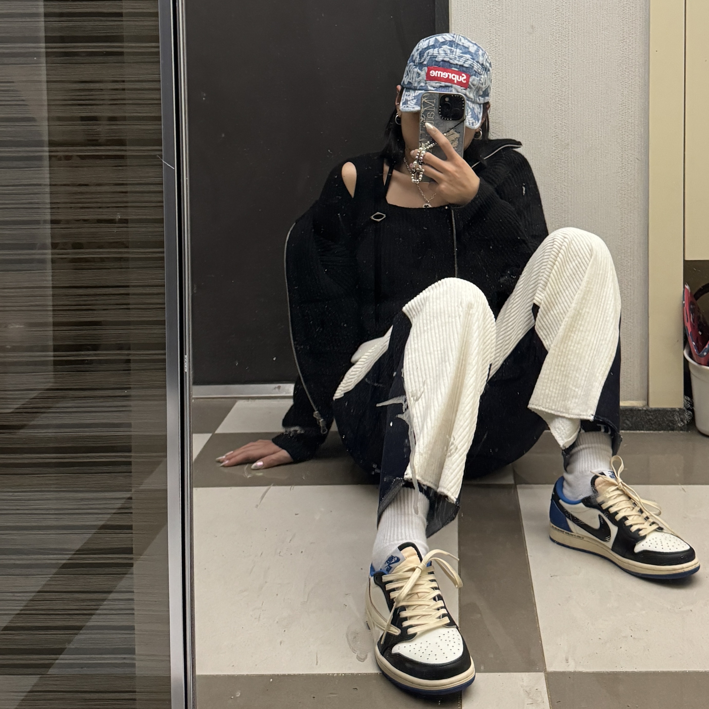 Jordan 1 x Travis Scott x Fragment Retro Low OG SP Military Blue 착용 스타일