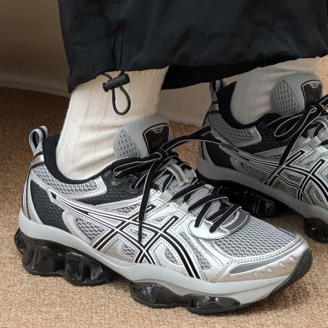 Asics Gel-Quantum Kinetic Mid Grey Pure Silver 착용 스타일