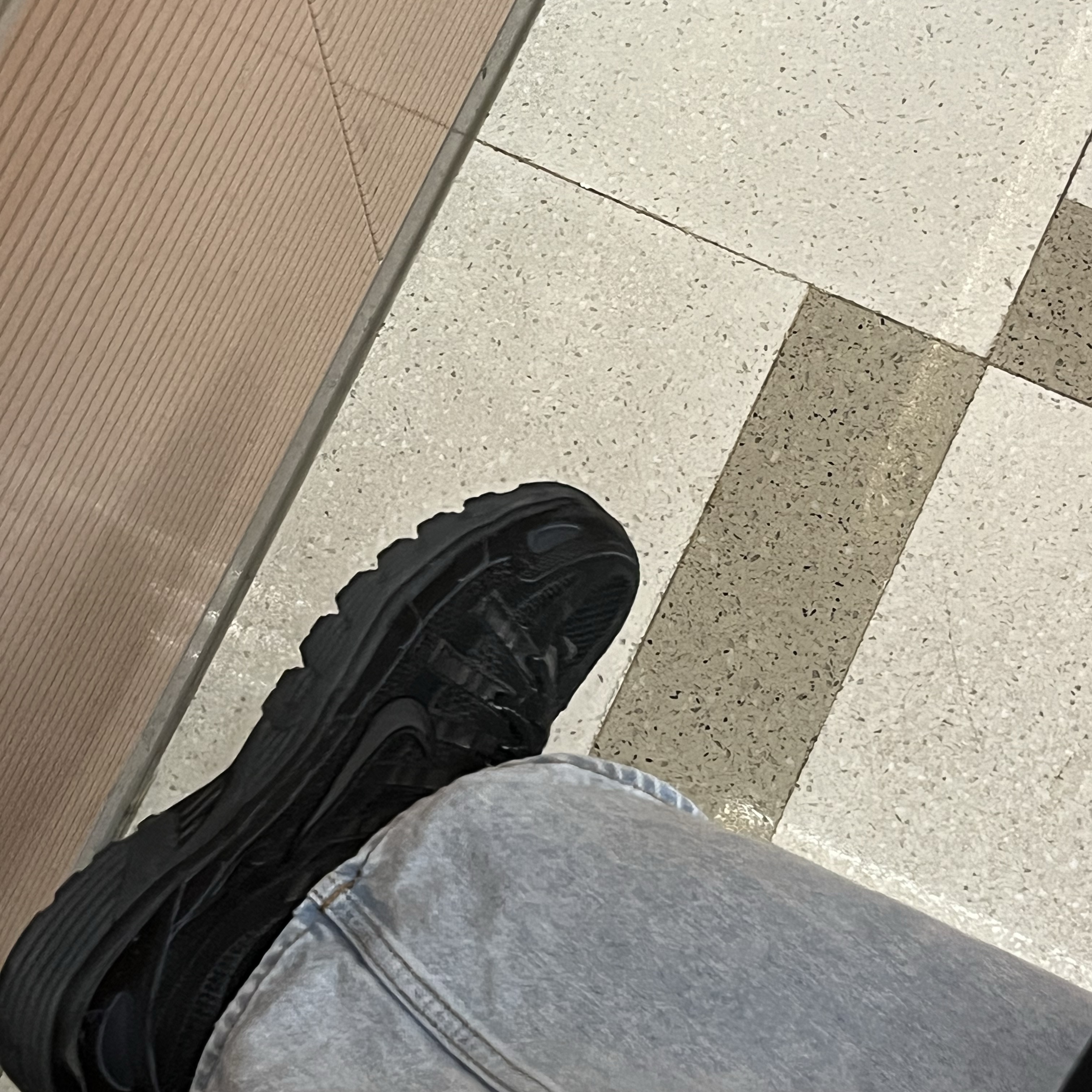 Nike P-6000 PRM Triple Black 착용 스타일 - 1